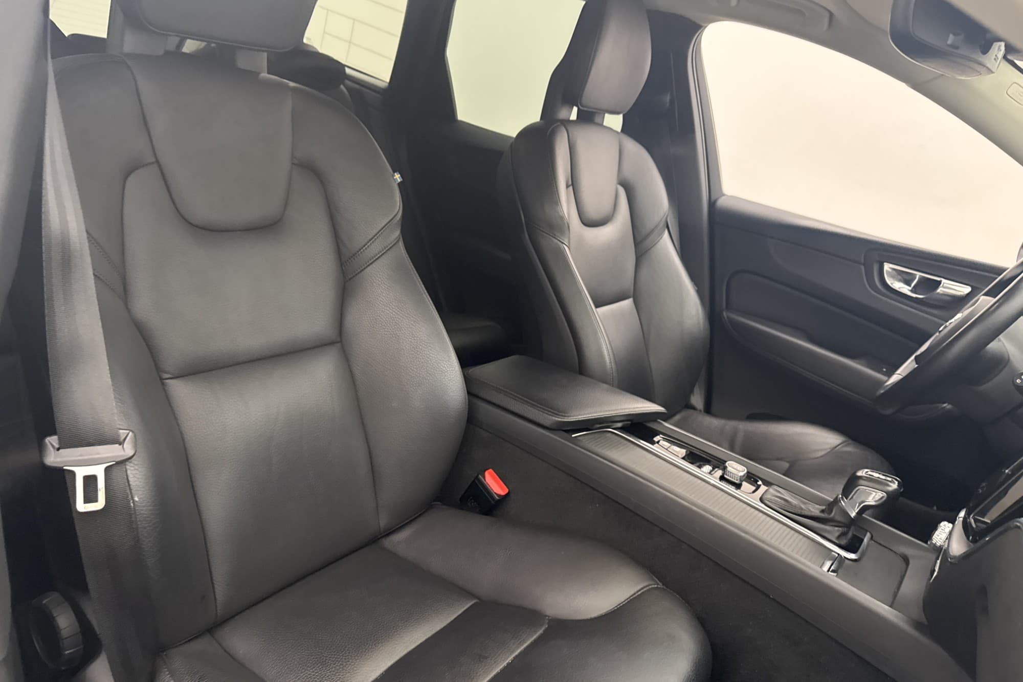Volvo XC60 T5 AWD 250hk Momentum Skinn BLIS Navi P-Sensorer
