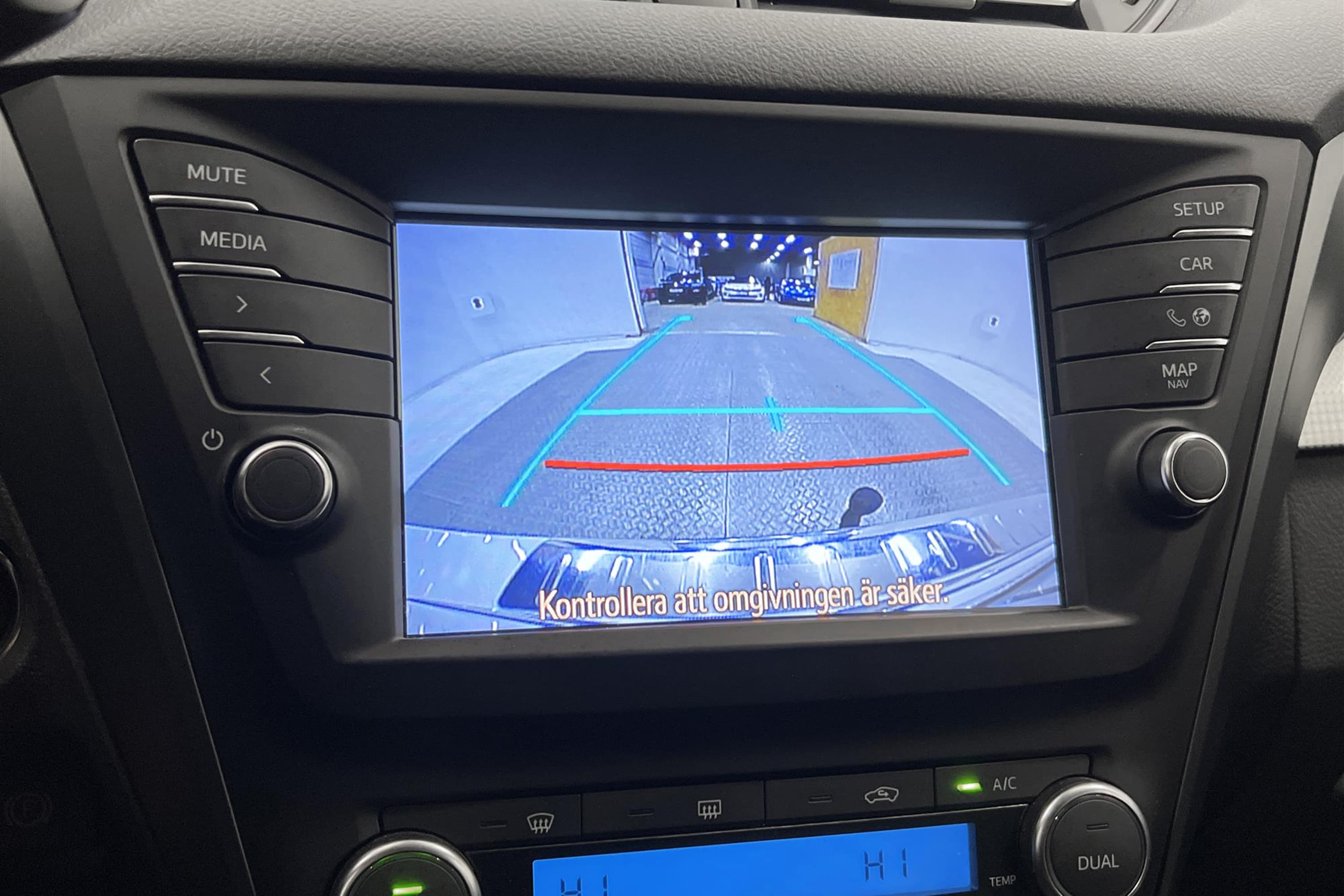 Toyota Avensis 2.0 152hk M&K-Värmare Navi Drag B-Kam Skinn 