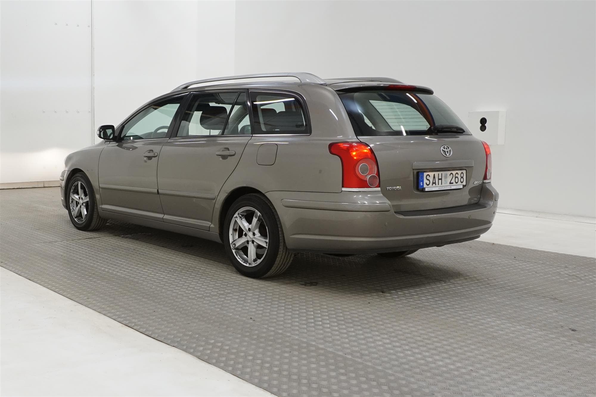 Toyota Avensis Kombi 2.0 147hk 2 Brukare Välservad
