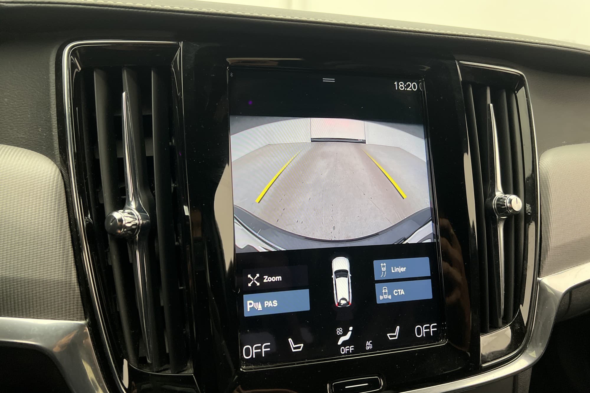 Volvo V90 T4 190hk R-Design VOC Värm CarPlay Kamera Navi