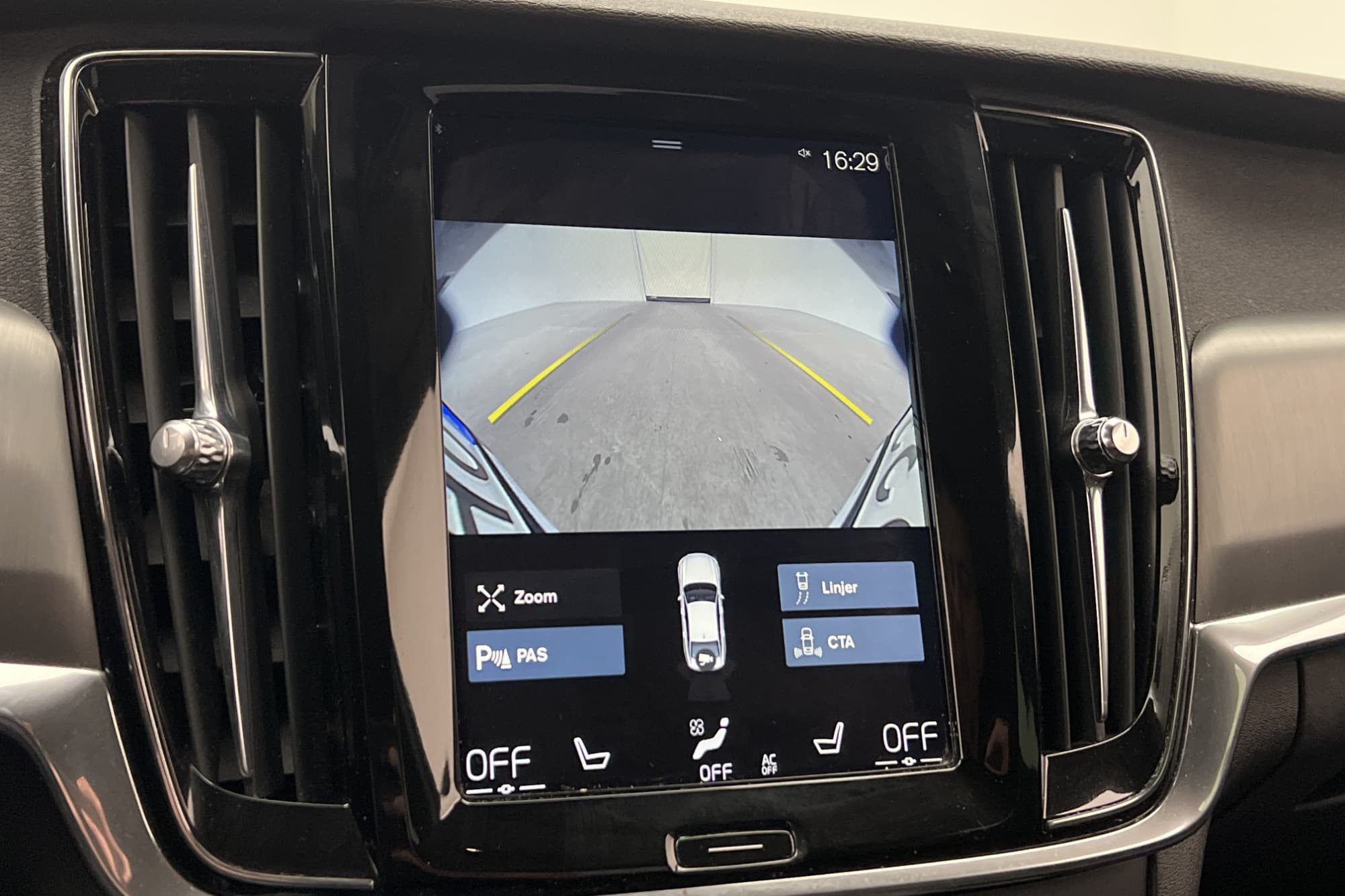 Volvo S90 D4 190hk Momentum VOC Värmare Kamera Navi BLIS