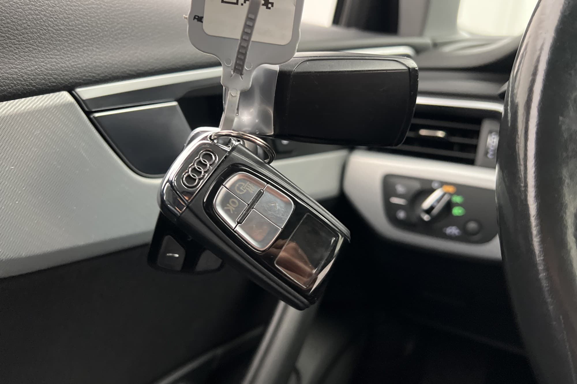 Audi A4 Avant TDI Quattro 190hk Värmare Dragkrok Farthållare