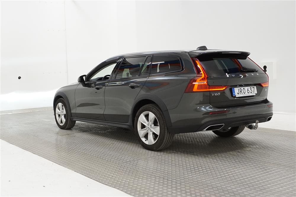 Volvo V60 B4 Cross Country AWD Momentum GPS H/K Kamera Drag