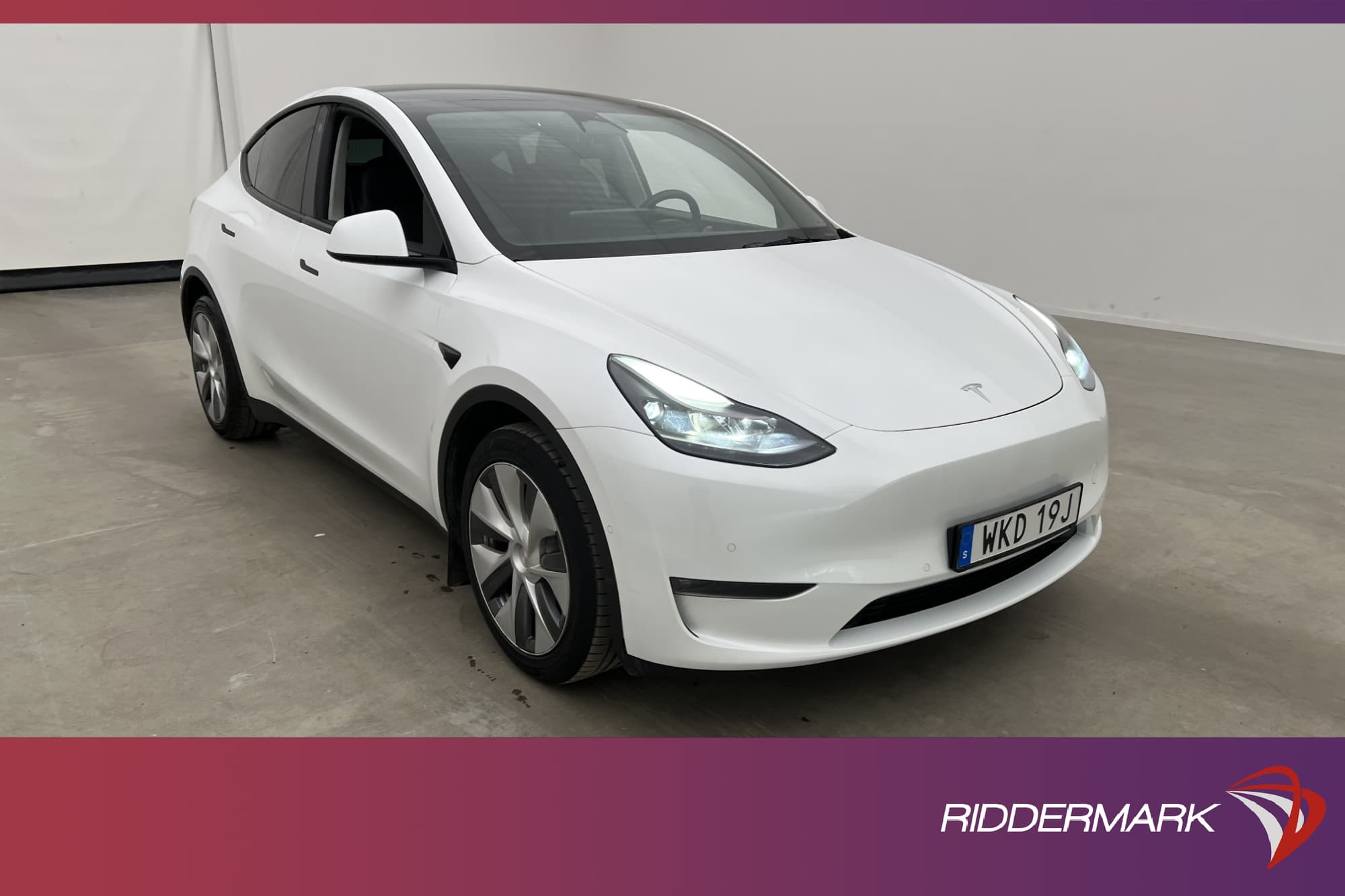 Tesla Model Y Long Range AWD Svensksåld Autopilot MOMS