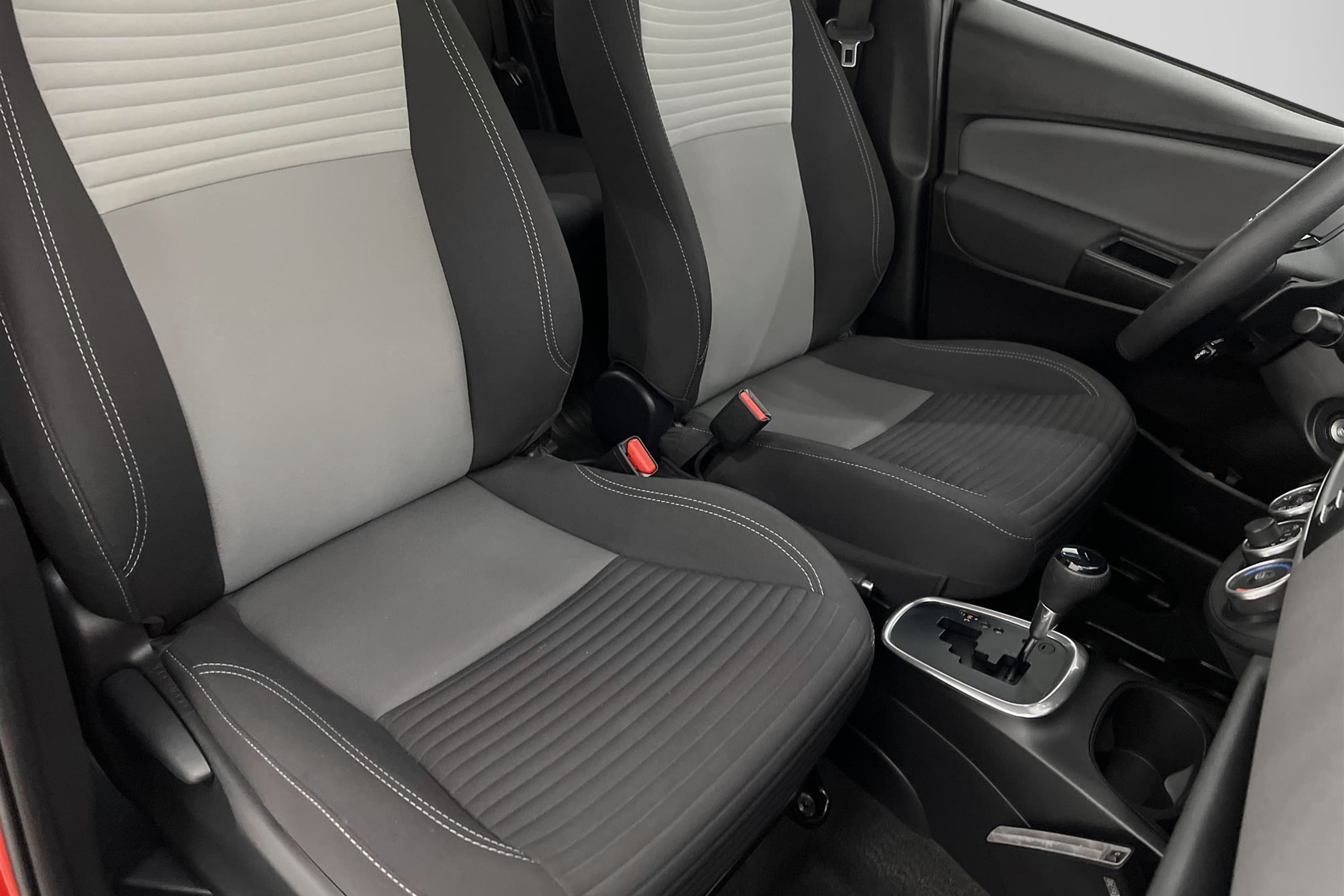 Toyota Yaris 1.5 111hk M&K Värm B-Kam 382kr Skatt 0,49L/mil