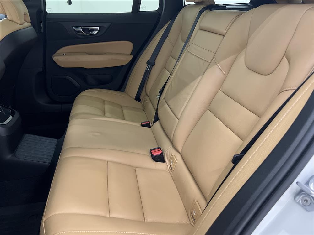 Volvo V60 T8 AWD TwEn 392hk Inscription H/K Pano Drag Nyservinteriör