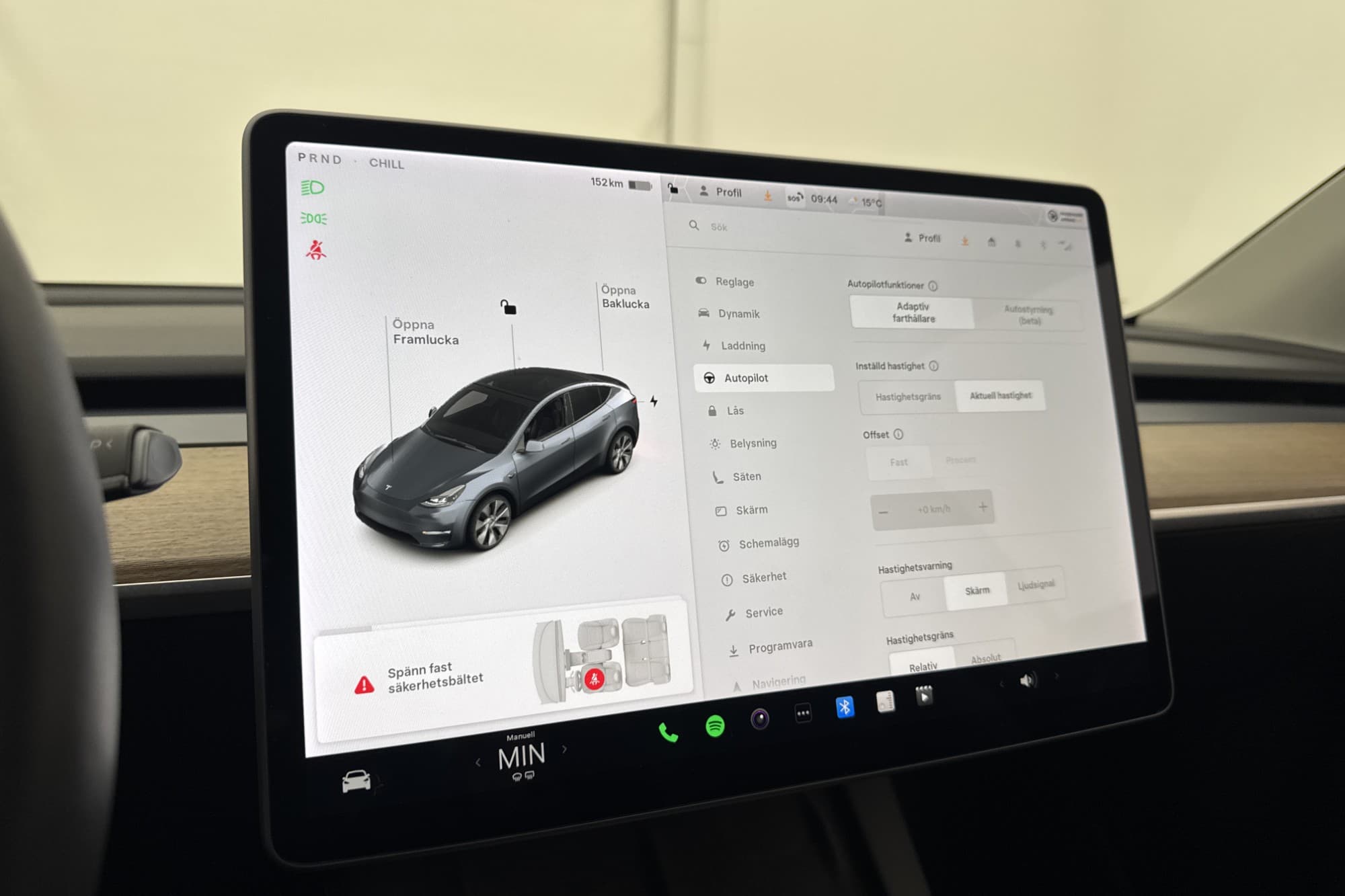 Tesla Model Y Long Range AWD Värmepump Autopilot Drag MOMS 
