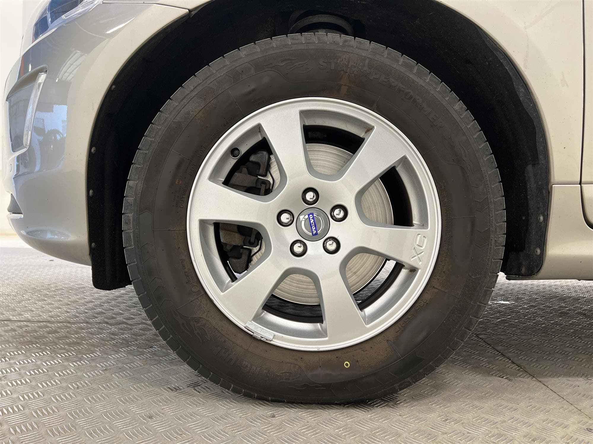 Volvo  XC60 D4 AWD 181hk Voc Pano Navi D-Värm Drag PDC 