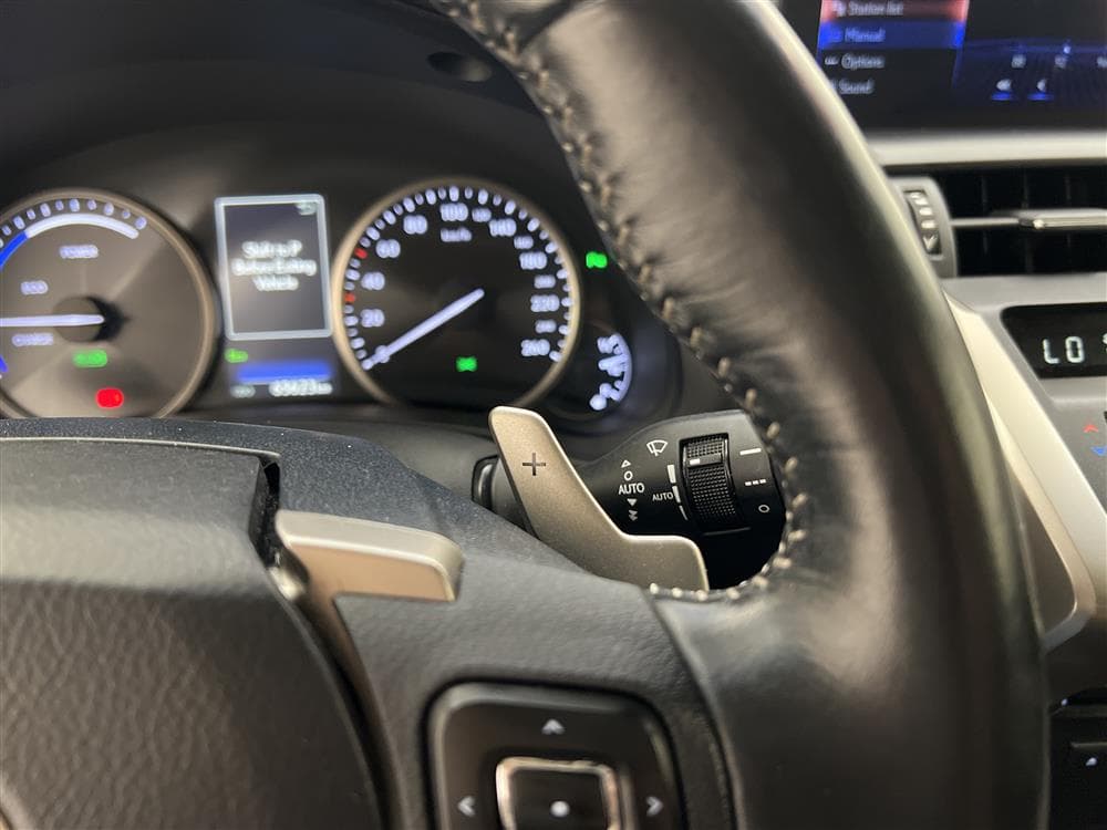 Lexus NX 300h 197hk AWD Executive Skinn B-Kam Navi 0,59l/milinteriör