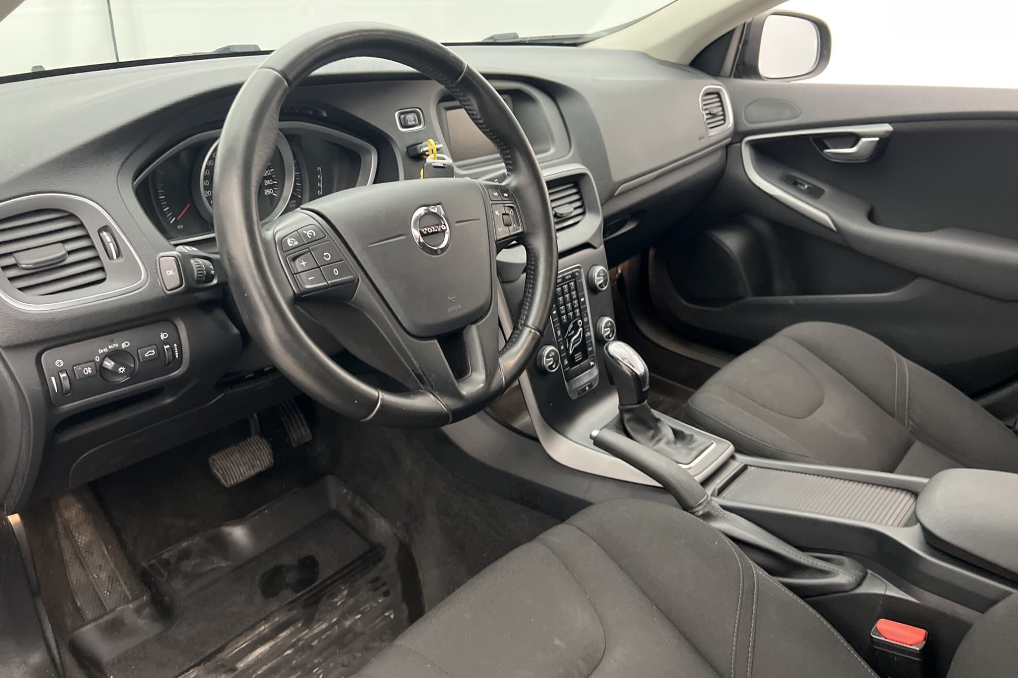 Volvo V40 T2 122hk Kinetic VOC Värmare Sensorer Farthållare