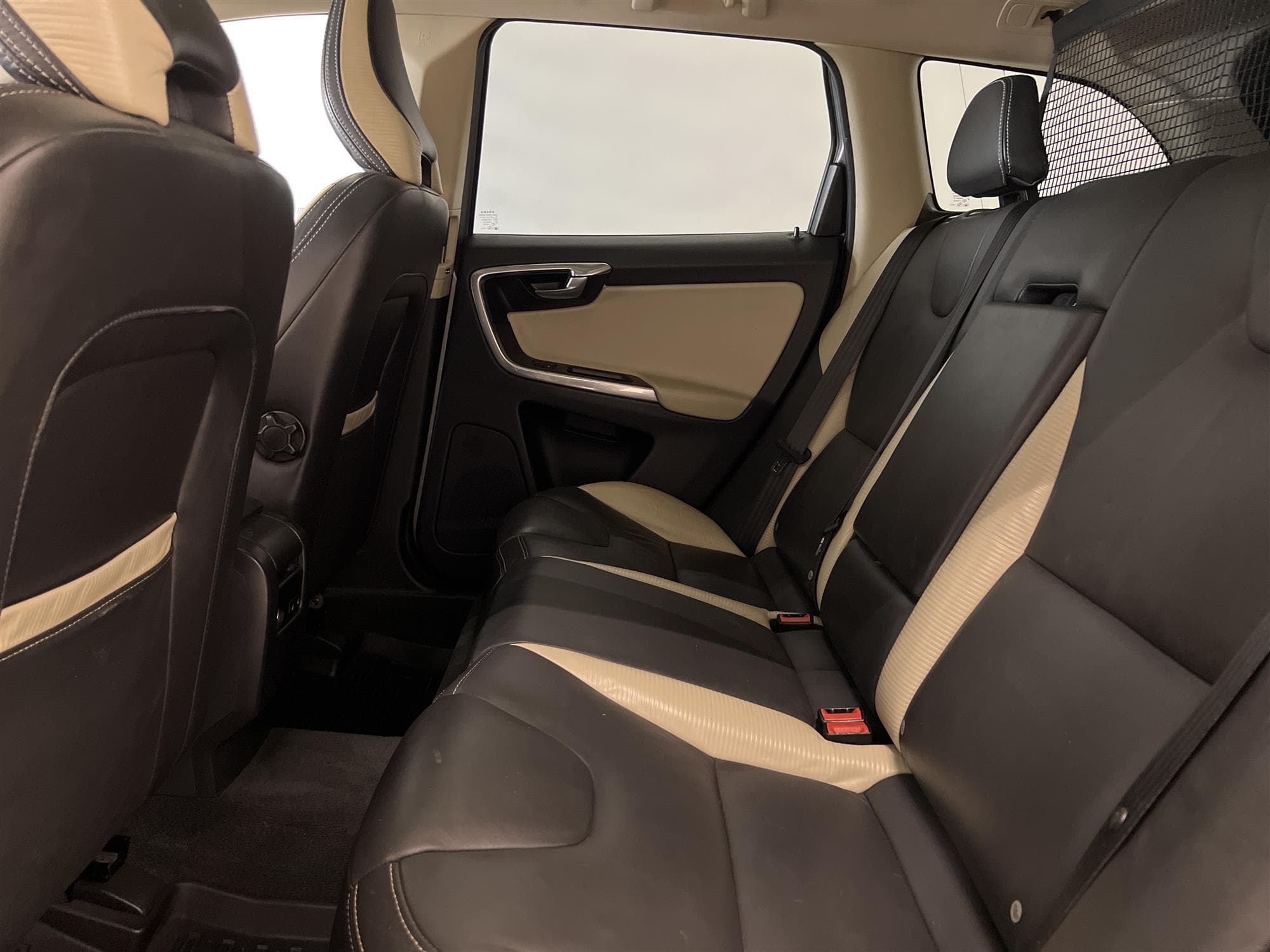 Volvo XC60 D4 AWD 163hk R Design Voc D-Värm Pano Navi BLIS
