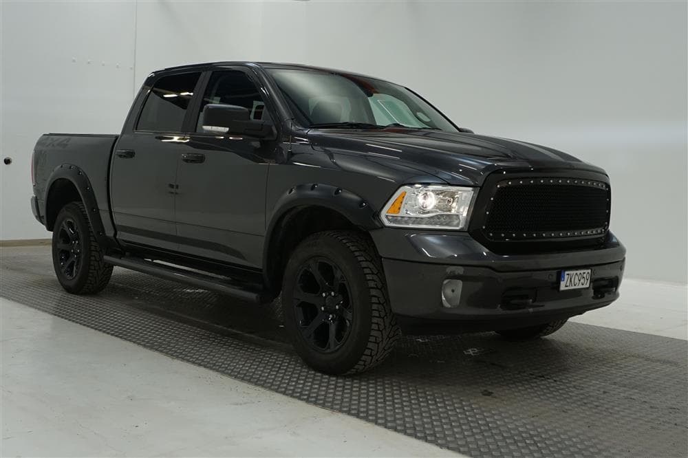 Dodge Ram Laramie 5.7 4WD 401hk Luftfjädring Breddare Moms