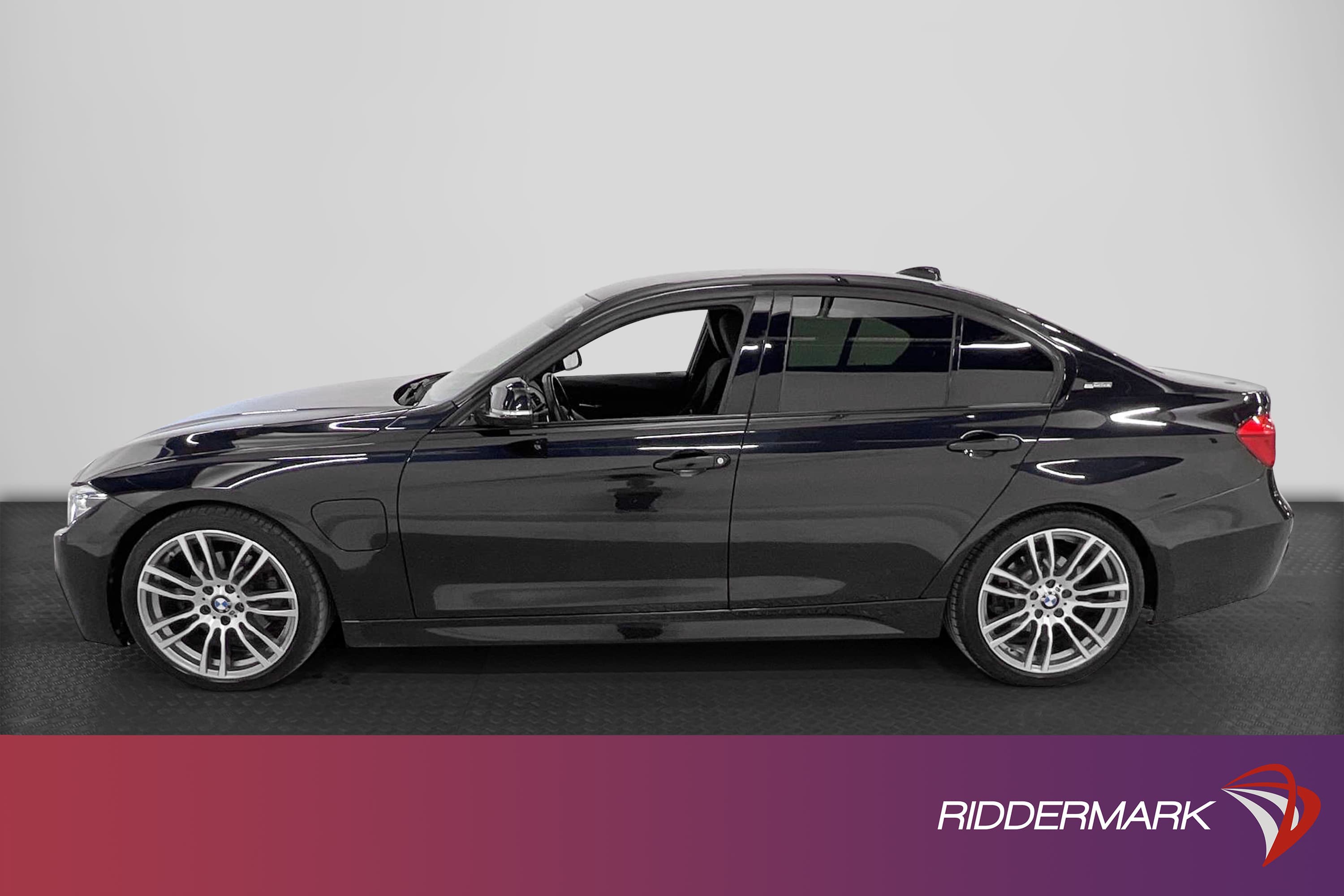 BMW 330e Sedan 252hk