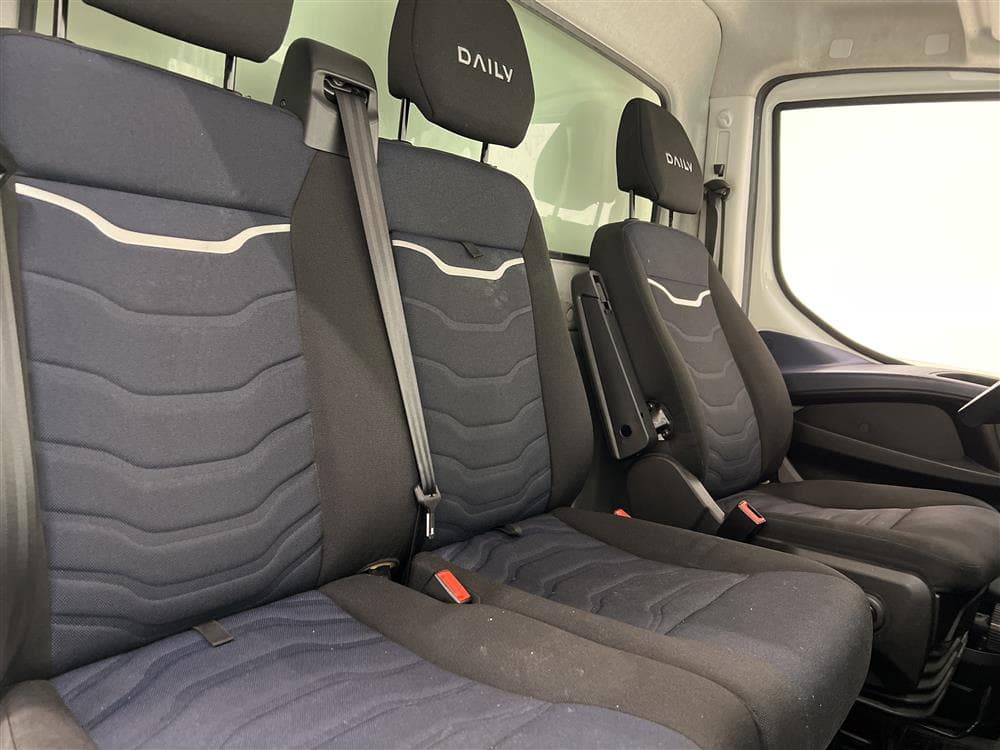 Iveco Daily 35 Automat Bakgavel Kamera Värmare Moms 