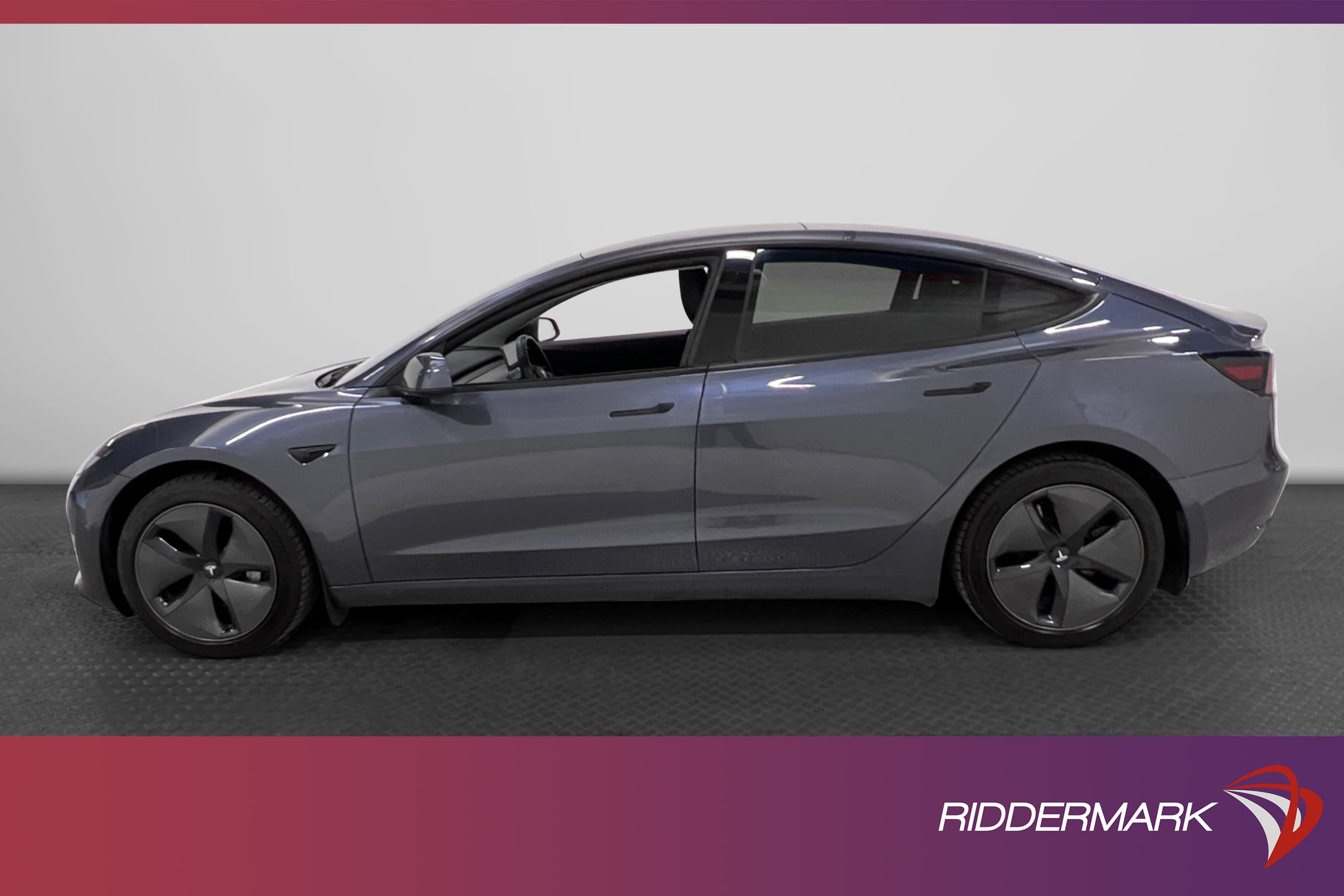Tesla Model 3 Standard Range Plus 258hk Svensksåld 