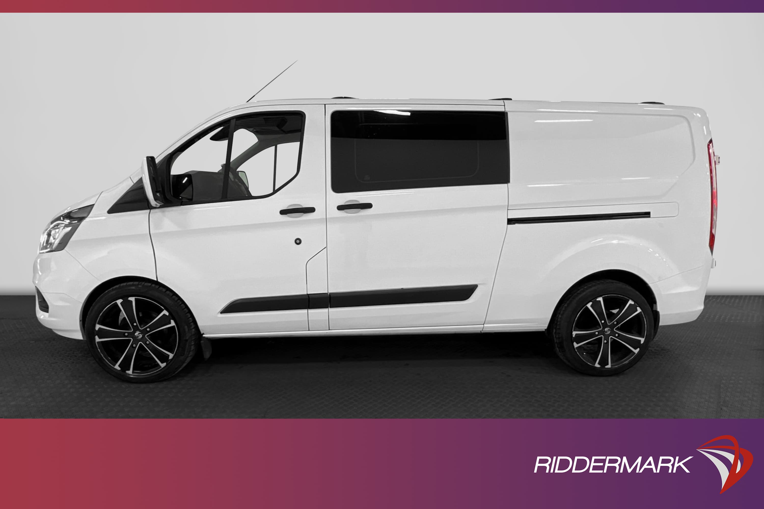 Ford Transit Custom CrewVan L2 170hk Värmare Dragkrok Moms