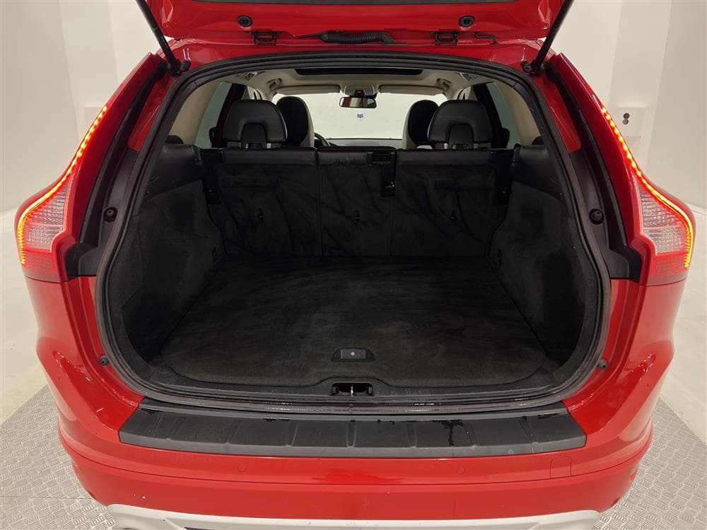 Volvo XC60 D3 163hk AWD R-Design D-Värm VOC Pano Skinn Naviinteriör
