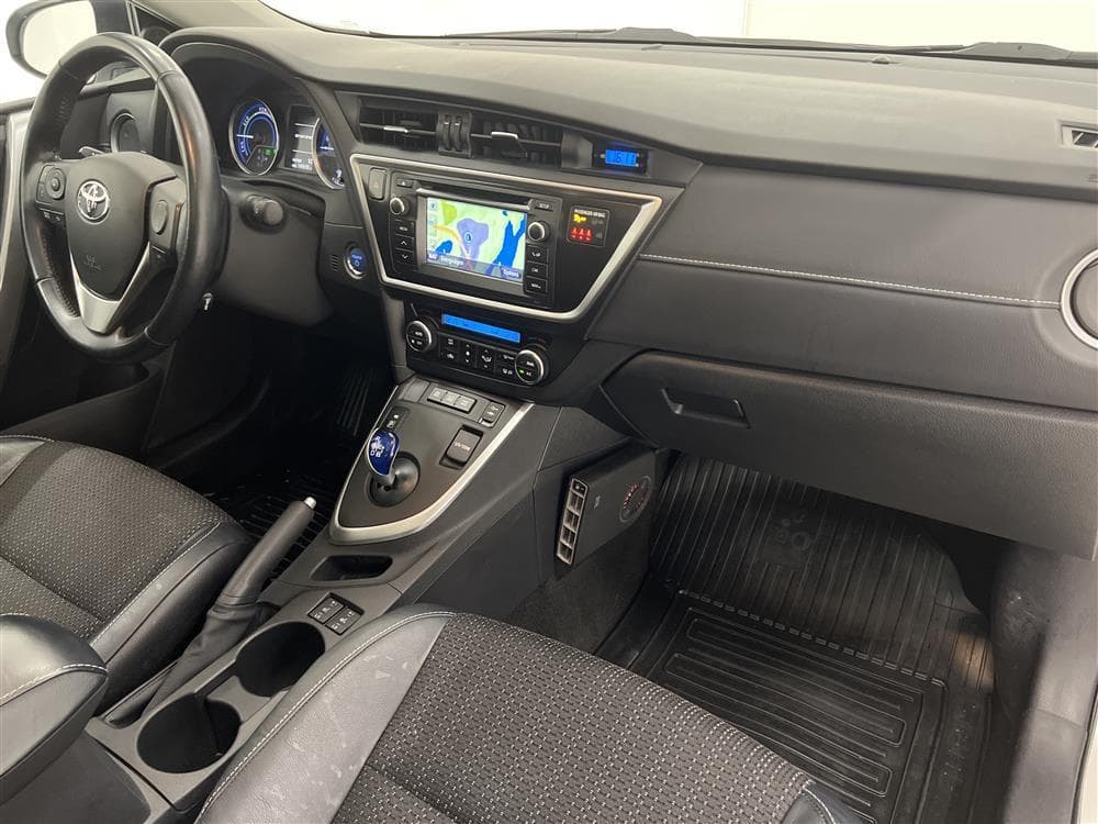 Toyota  Auris Hybrid e-CVT 136hk  M-Värm Pano Navi B-Kamera