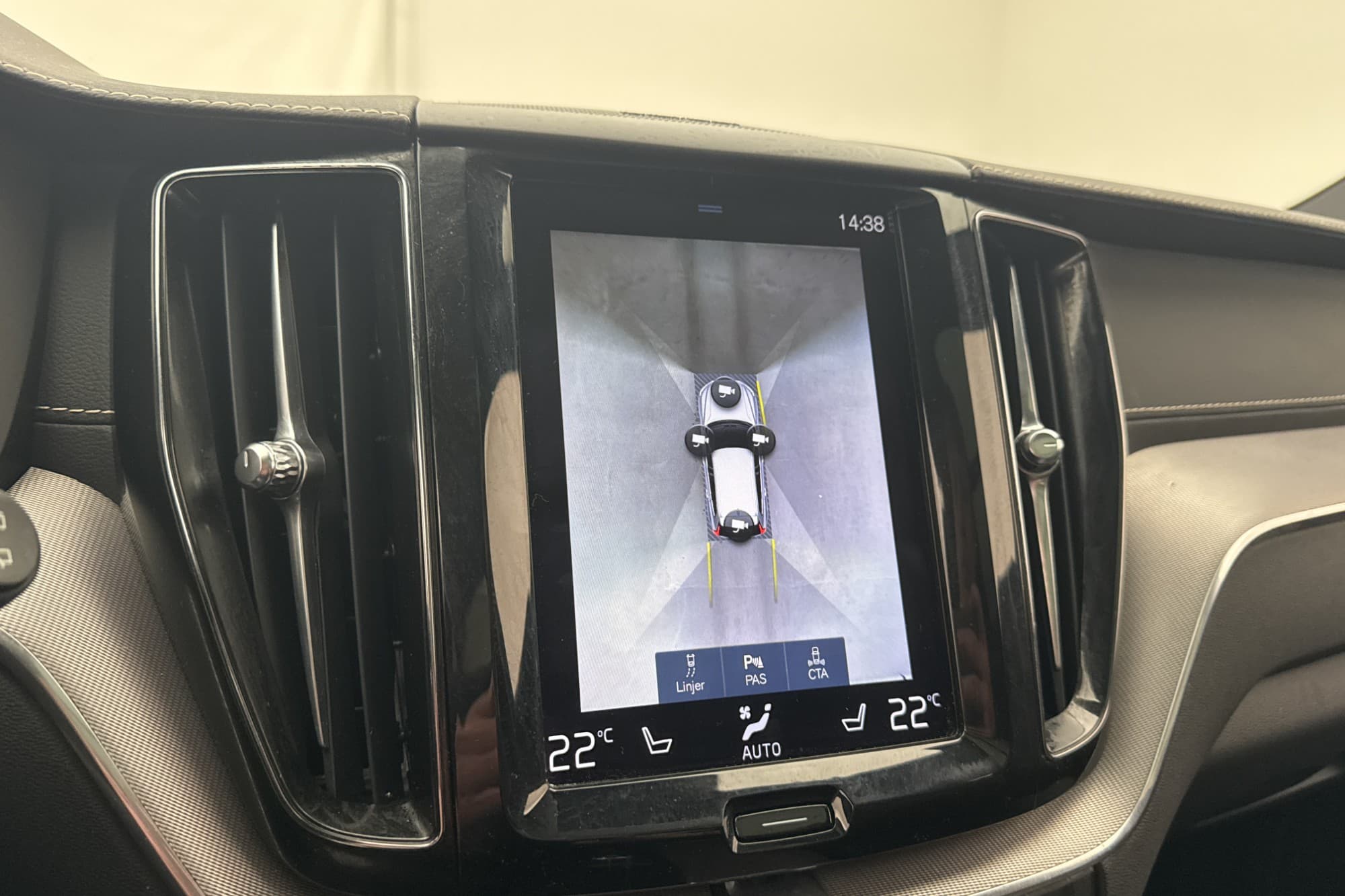 Volvo XC60 Recharge T6 AWD R-Design Värmare Pano 360 H/K