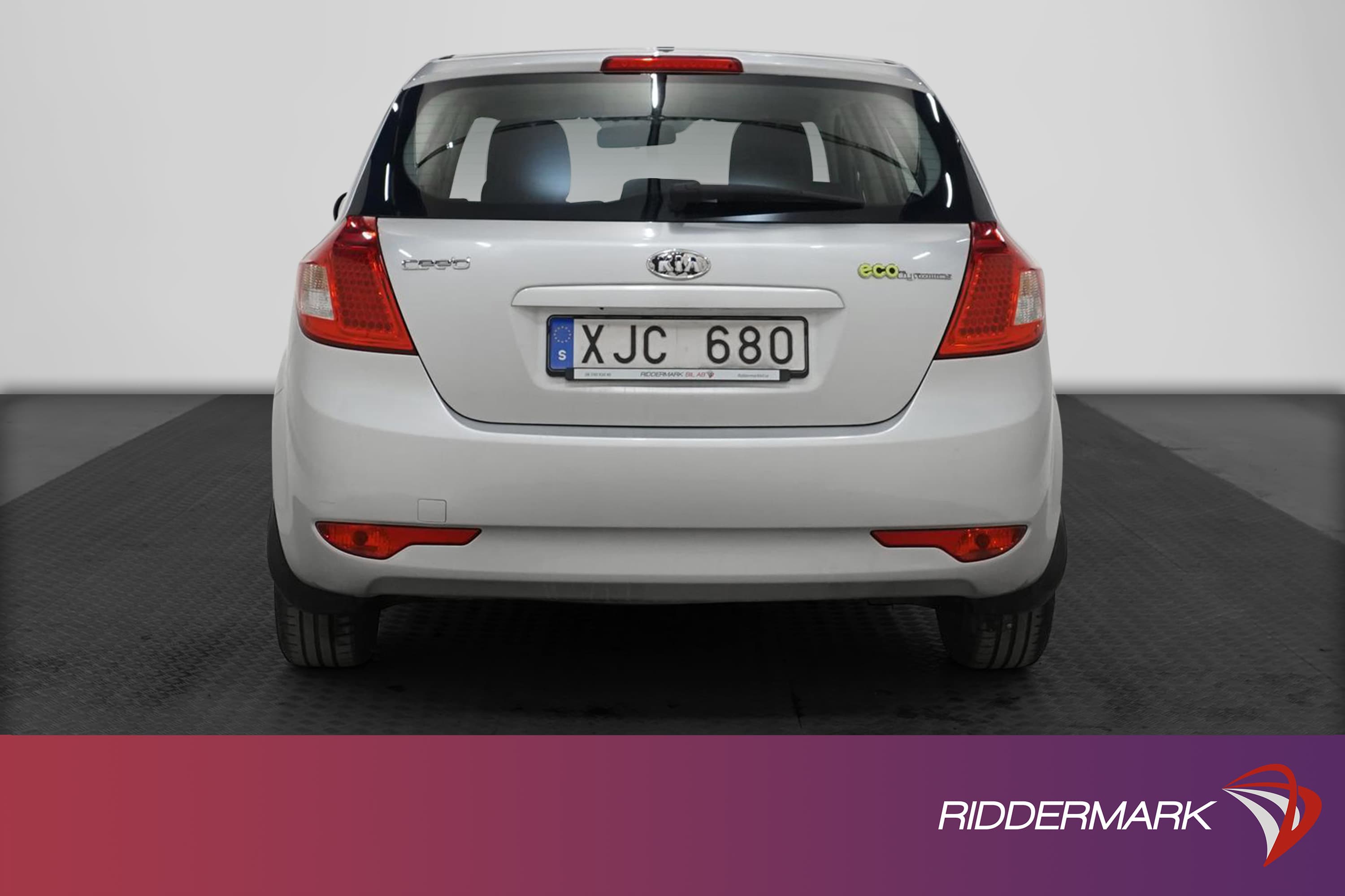 Kia Ceed 1.4 CVVT 90hk M-Värm Nyserv 822kr Skatt 0,49L/mil