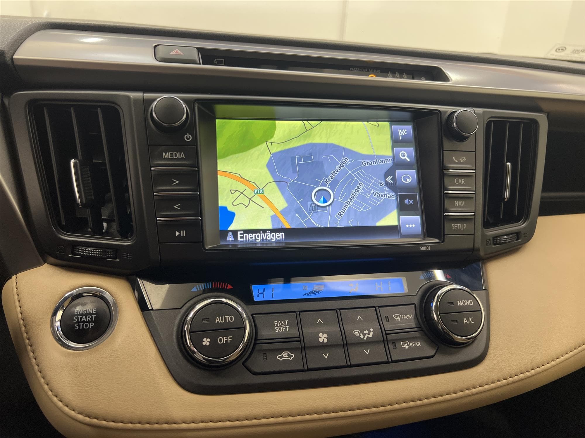 Toyota RAV4 2.0 4x4 152hk Navi Drag Skinn 360-Kam Keyless