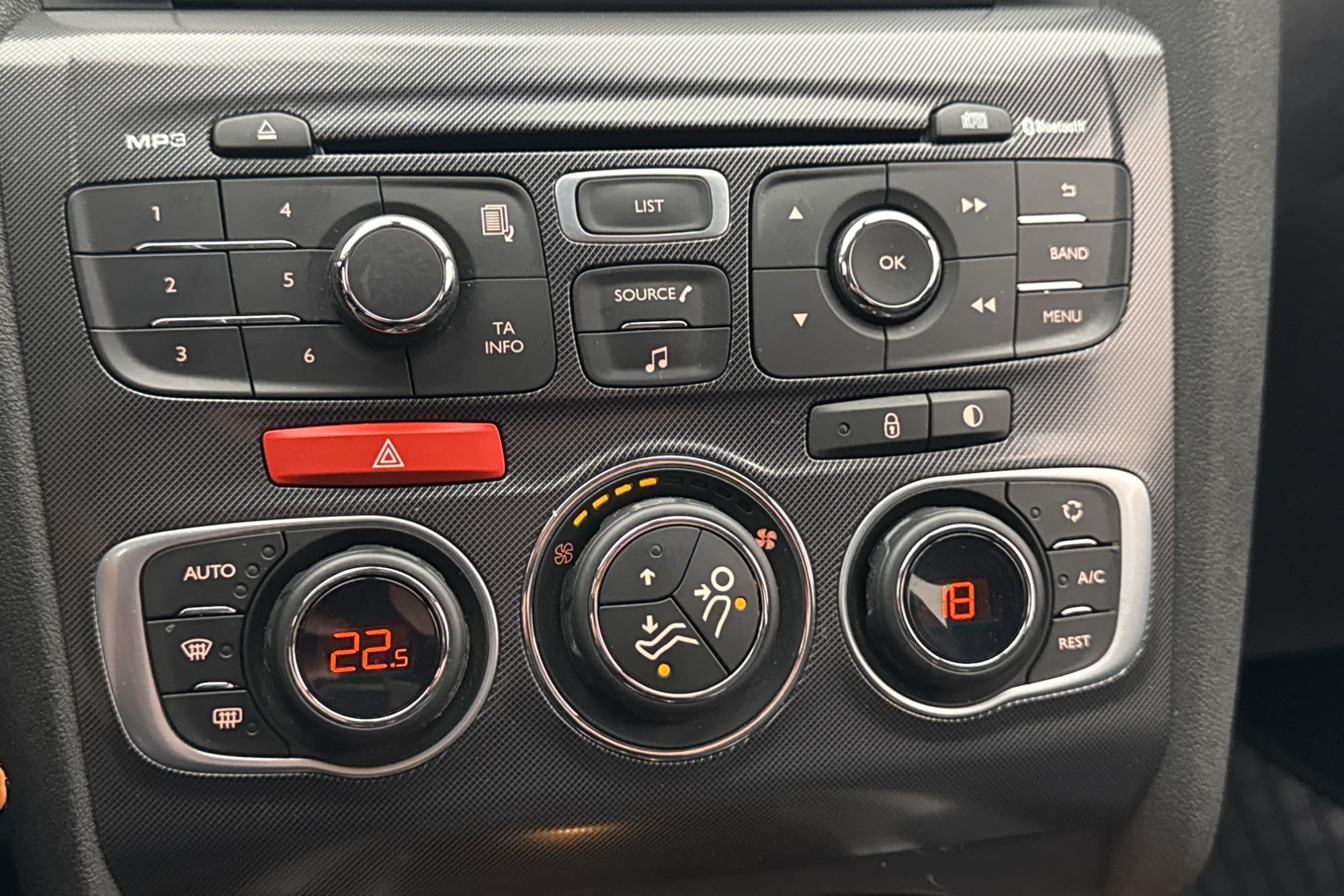 Citroën C4 1.6 e-HDi 114hk Farthållare 0.38 l/MIL Låg-skatt