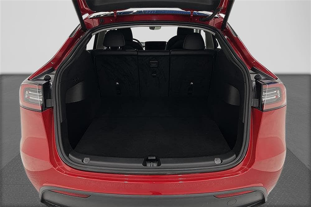Tesla Model Y Long Range Dual AWD Pano Premium Svensksåld interiör