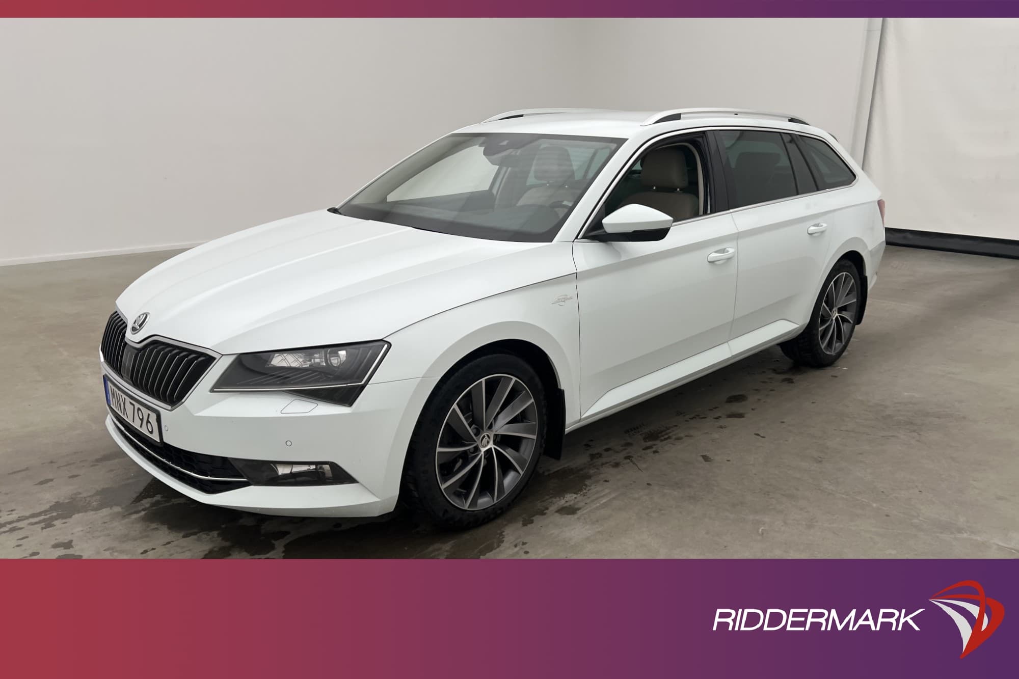 Skoda Superb Kombi 4x4 190hk L&K Värmare Kamera CarPlay Drag