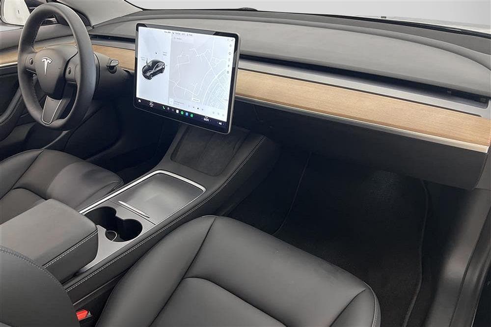Tesla Model 3 Long Range AWD 440hk Svensksåld Premiuminteriör