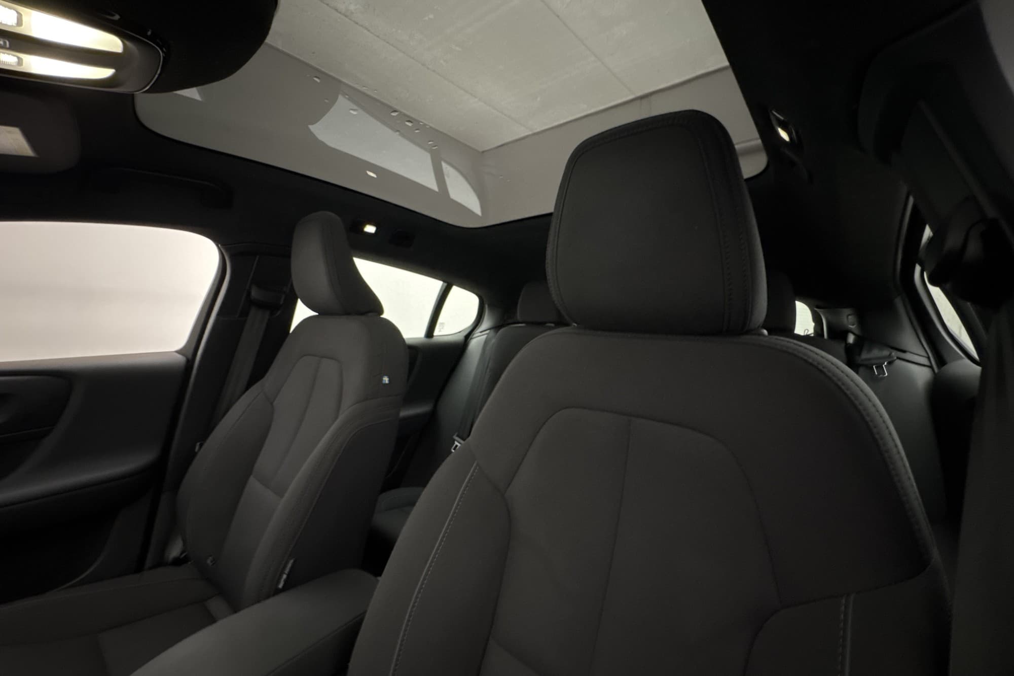 Volvo C40 Recharge 231hk Plus Värmare Pano Drag CarPlay MOMS