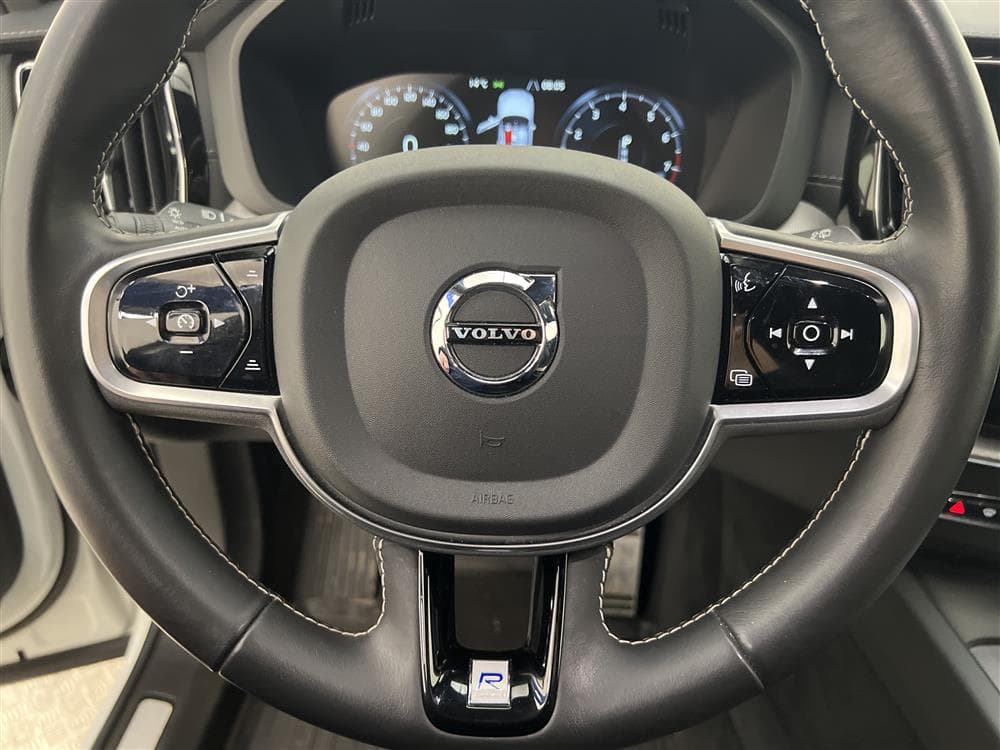 Volvo XC60 T5 250hk AWD R-Design P-Värm Navi B-Kam VoC H/Kinteriör