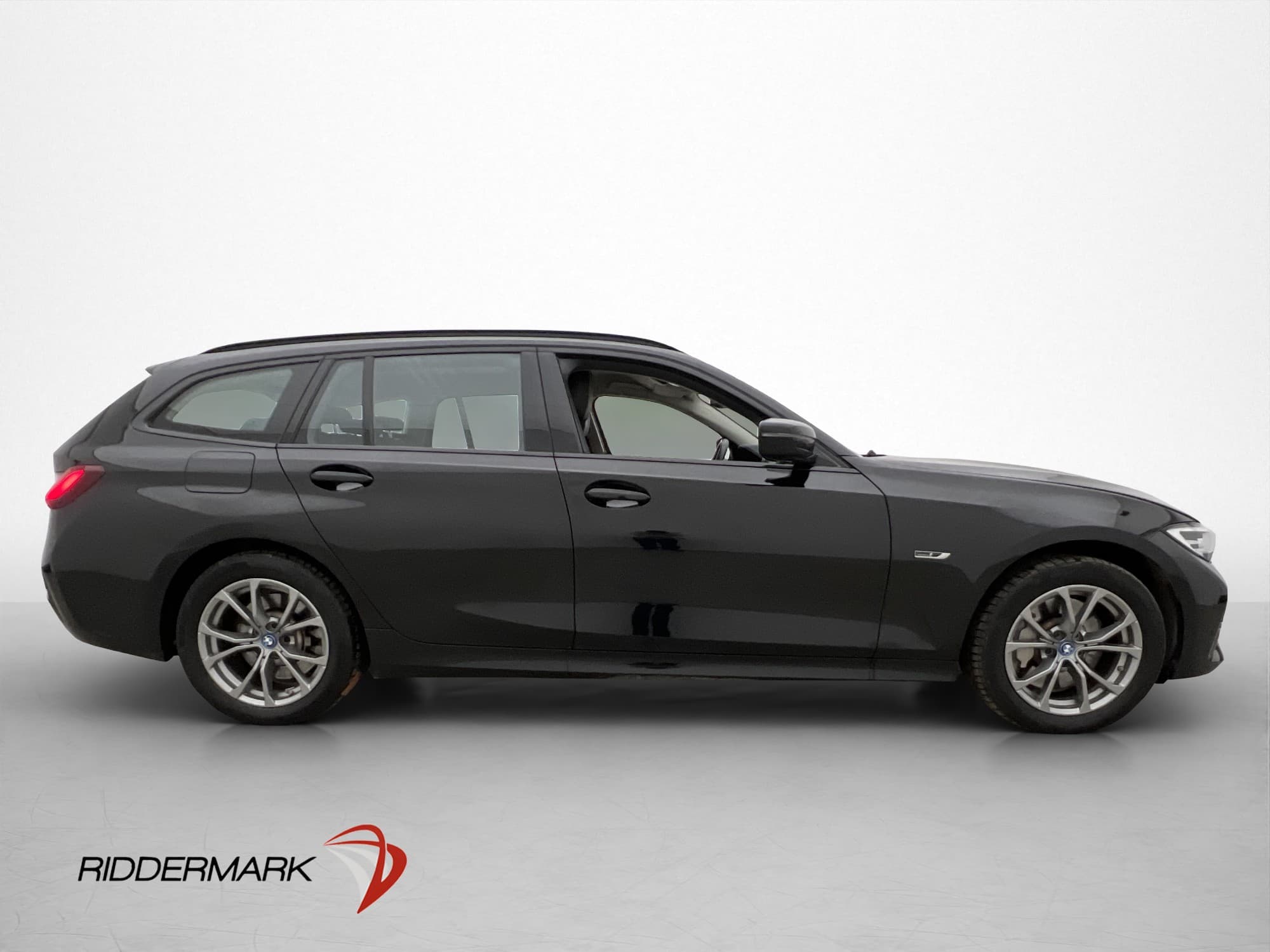 BMW 330e xDrive Touring 292hk Sport Line Navi Sensorer MOMS