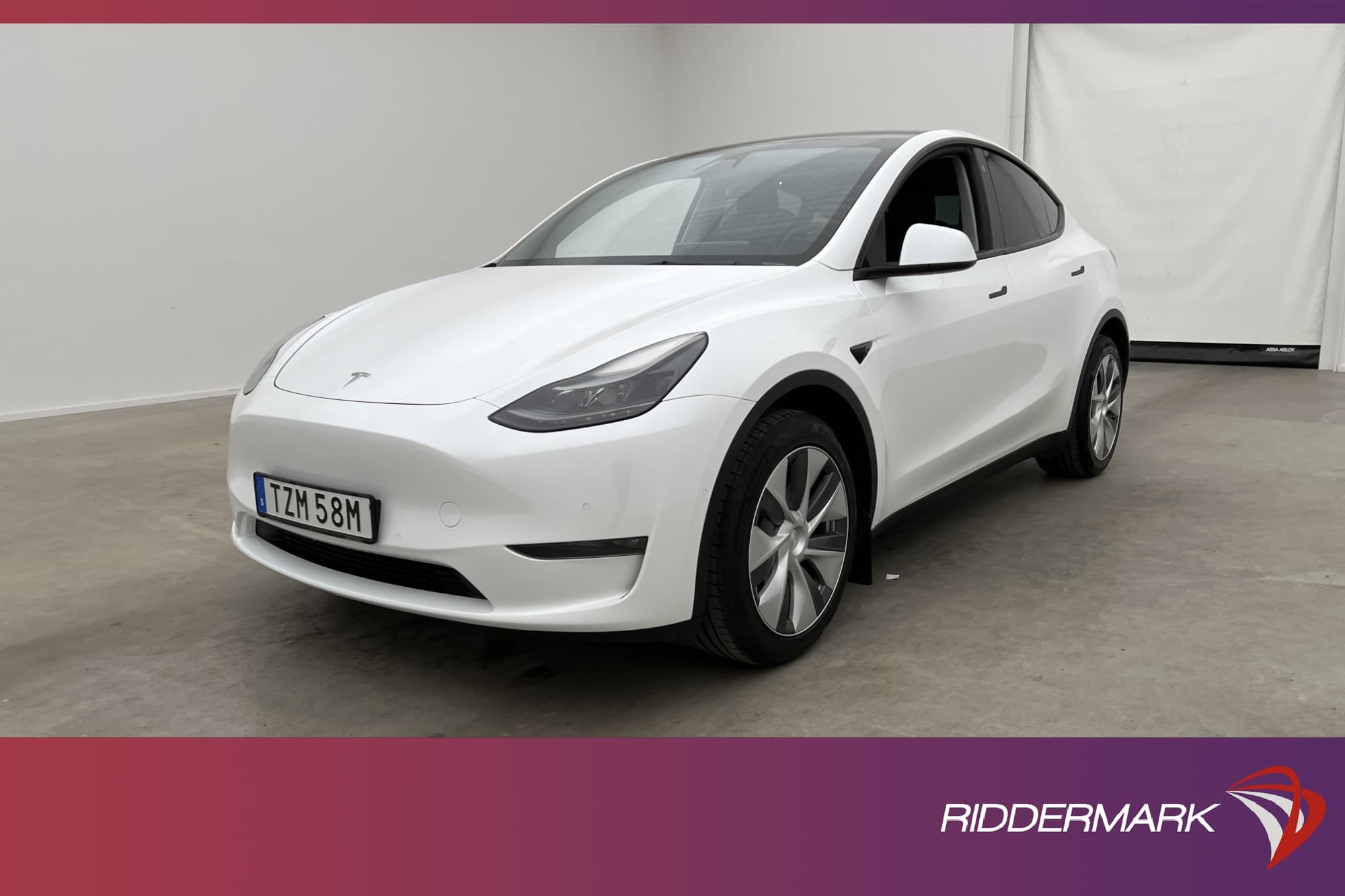 Tesla Model Y Long Range AWD Autopilot Dragkrok AP MOMS