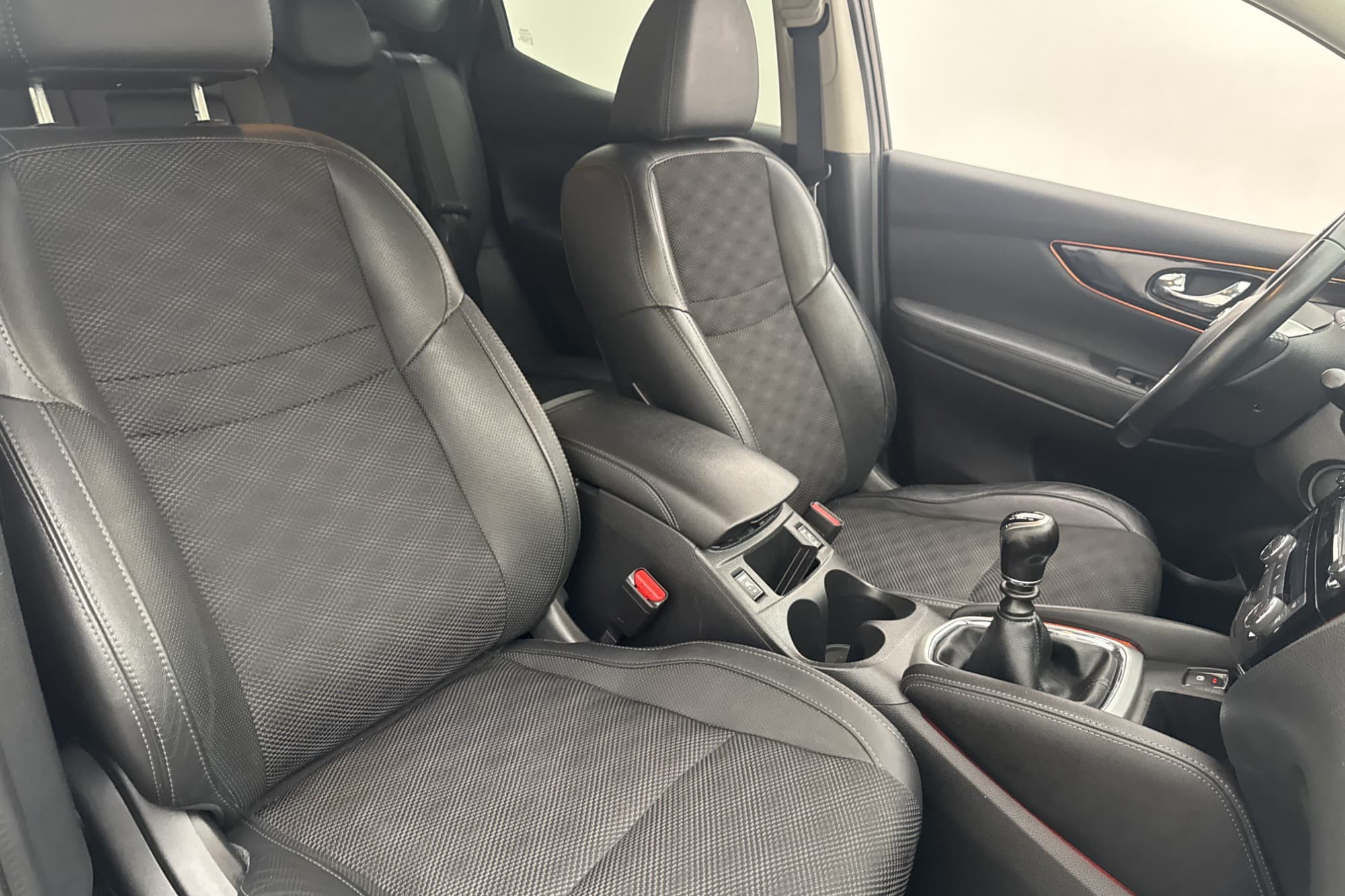 Nissan Qashqai 1.5 110hk Tekna 360° Navi Halvskinn Elstol