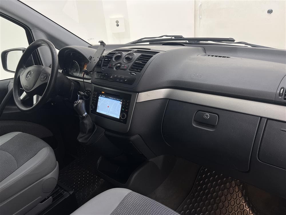 Mercedes-Benz Viano 2.2CDI Aut 163hk Navi Lång Värmare Drag interiör