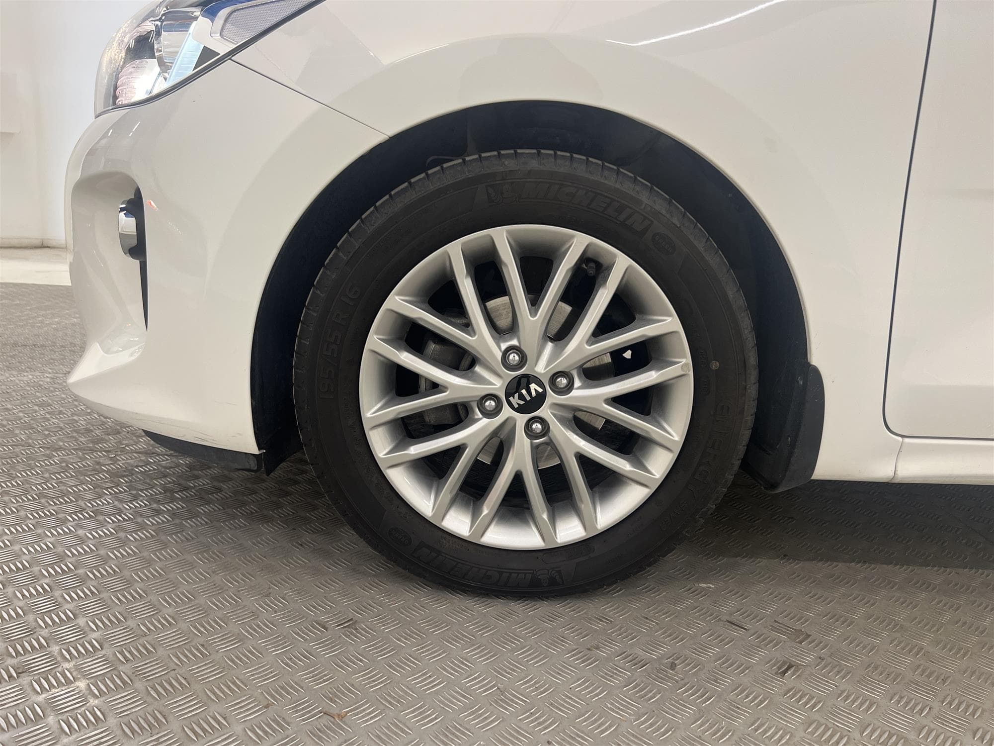 Kia Rio 1.2 84hk M&K-Värmare B-Kamera 712kr Skatt 0,51L/mil