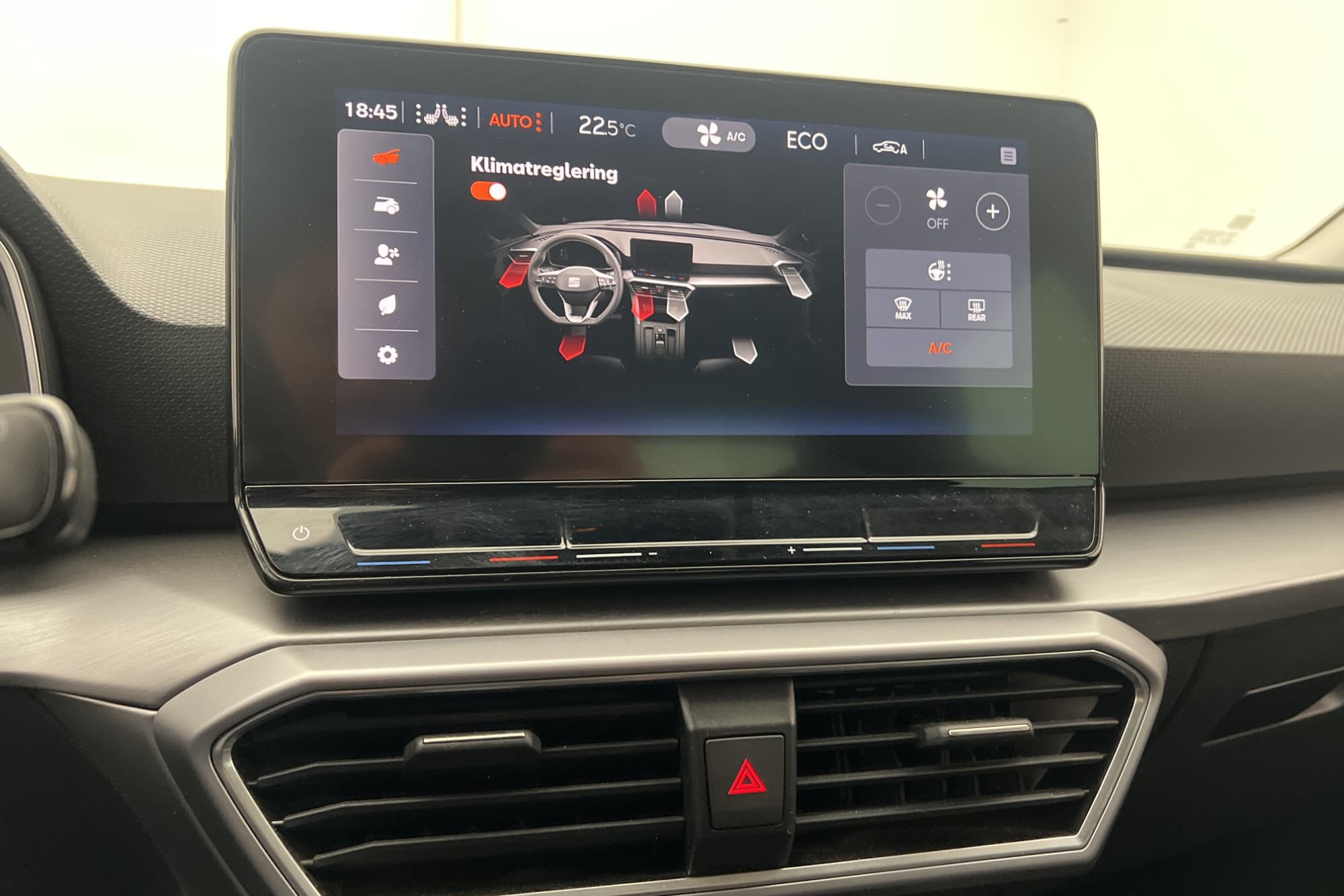 SEAT Leon e-Hybrid 204hk FR Cockpit Kamera Rattvärme MOMS