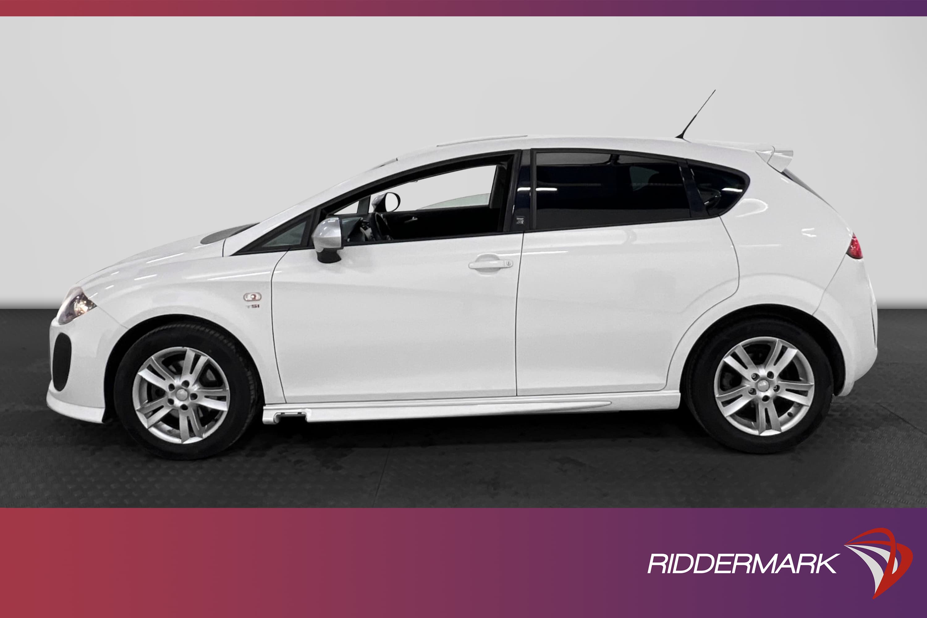 SEAT Leon 1.8 TSI Linea R Taklucka Nybesiktigad 160hk