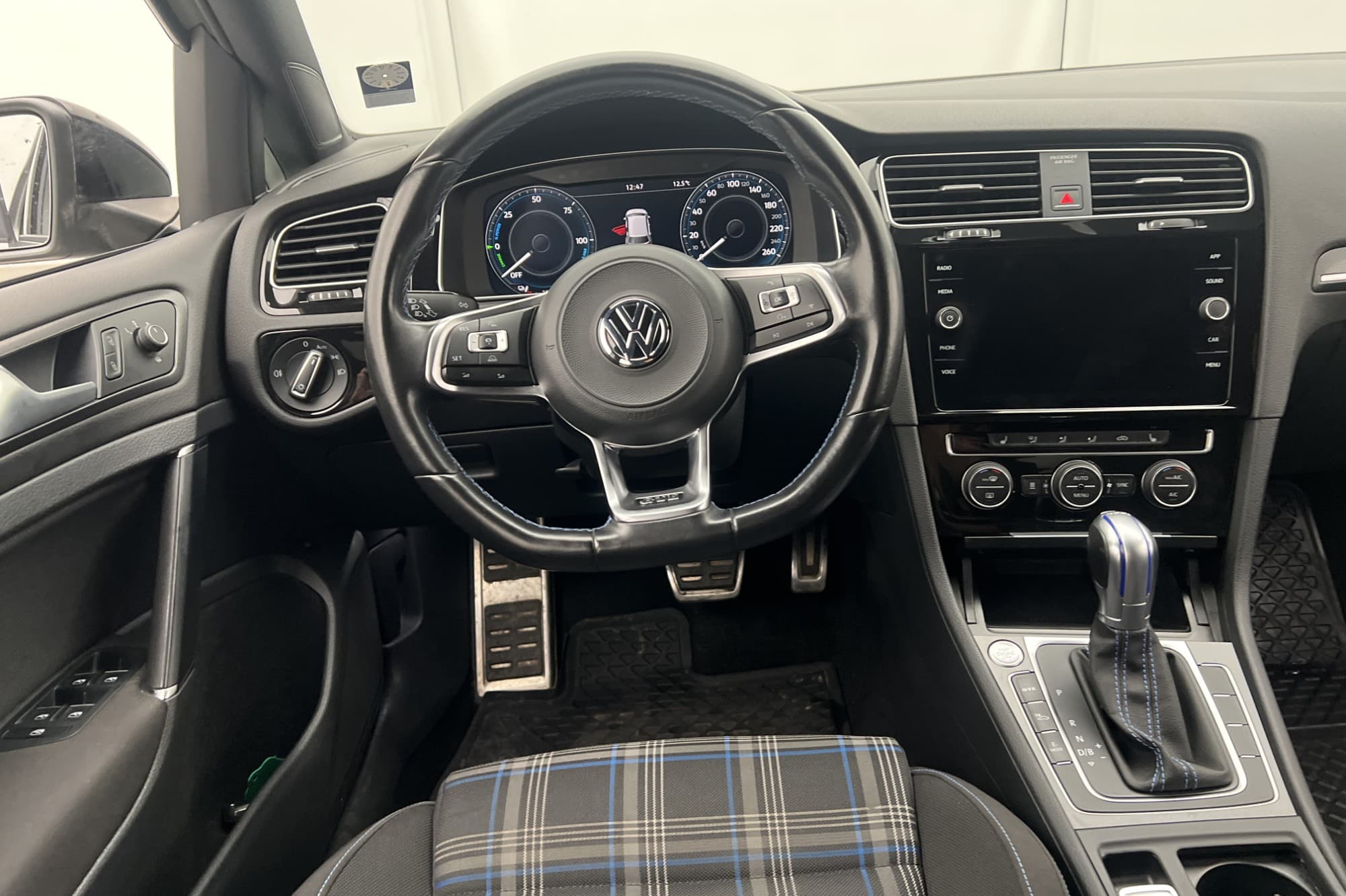 Volkswagen Golf GTE 204hk P-Värmare Cockpit Kamera Keyless