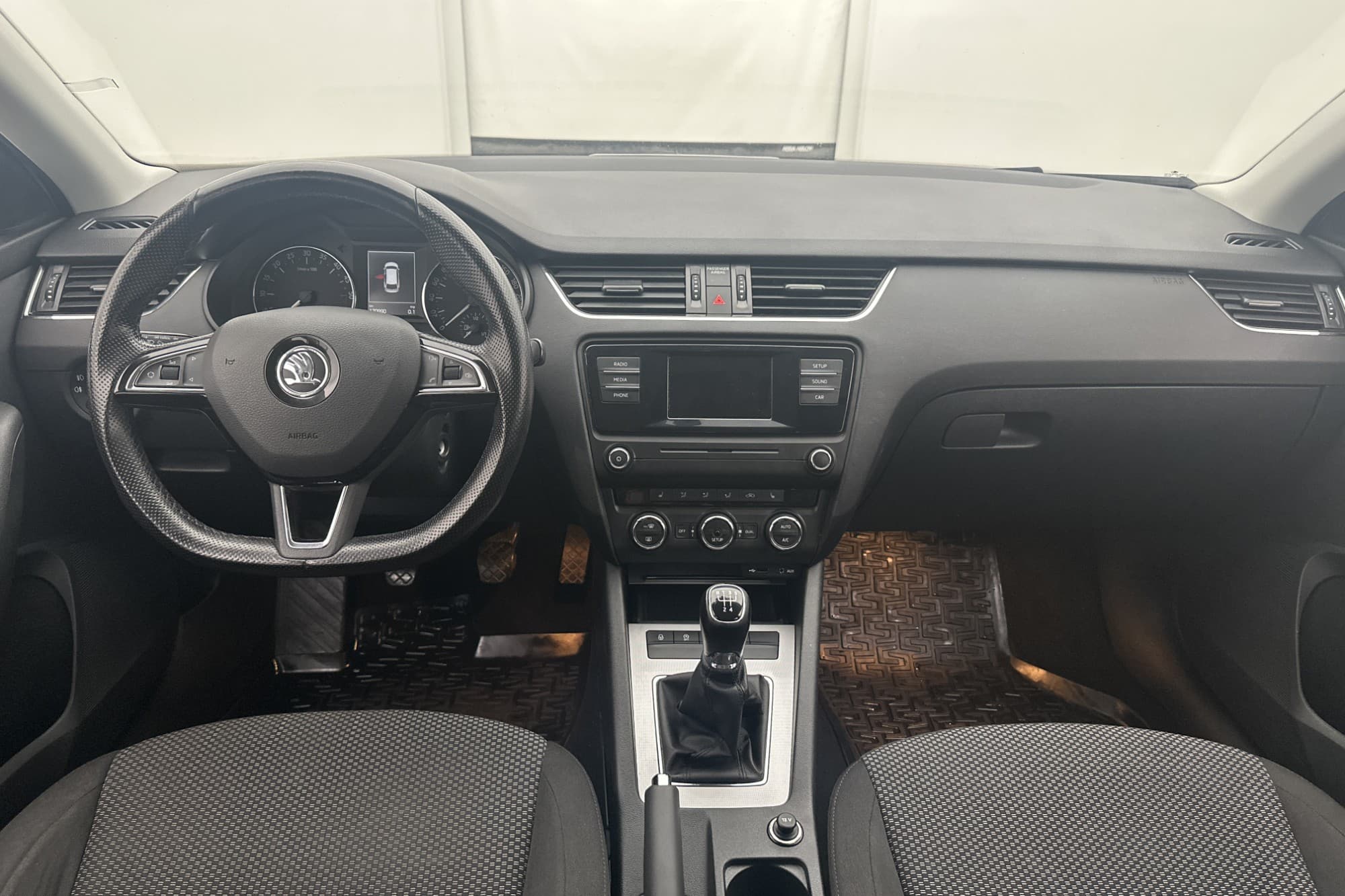 Skoda Octavia Kombi 105hk Sensorer Farthållare Bluetooth