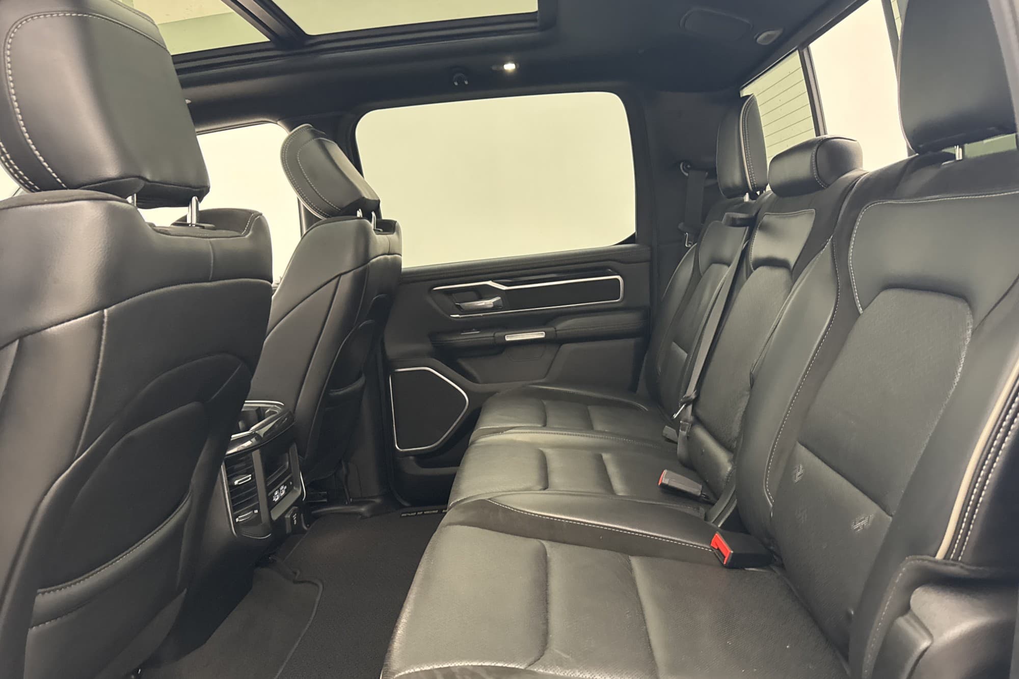 Dodge RAM Laramie Sport 4x4 Drag Diff Skinn H/K Pano Moms
