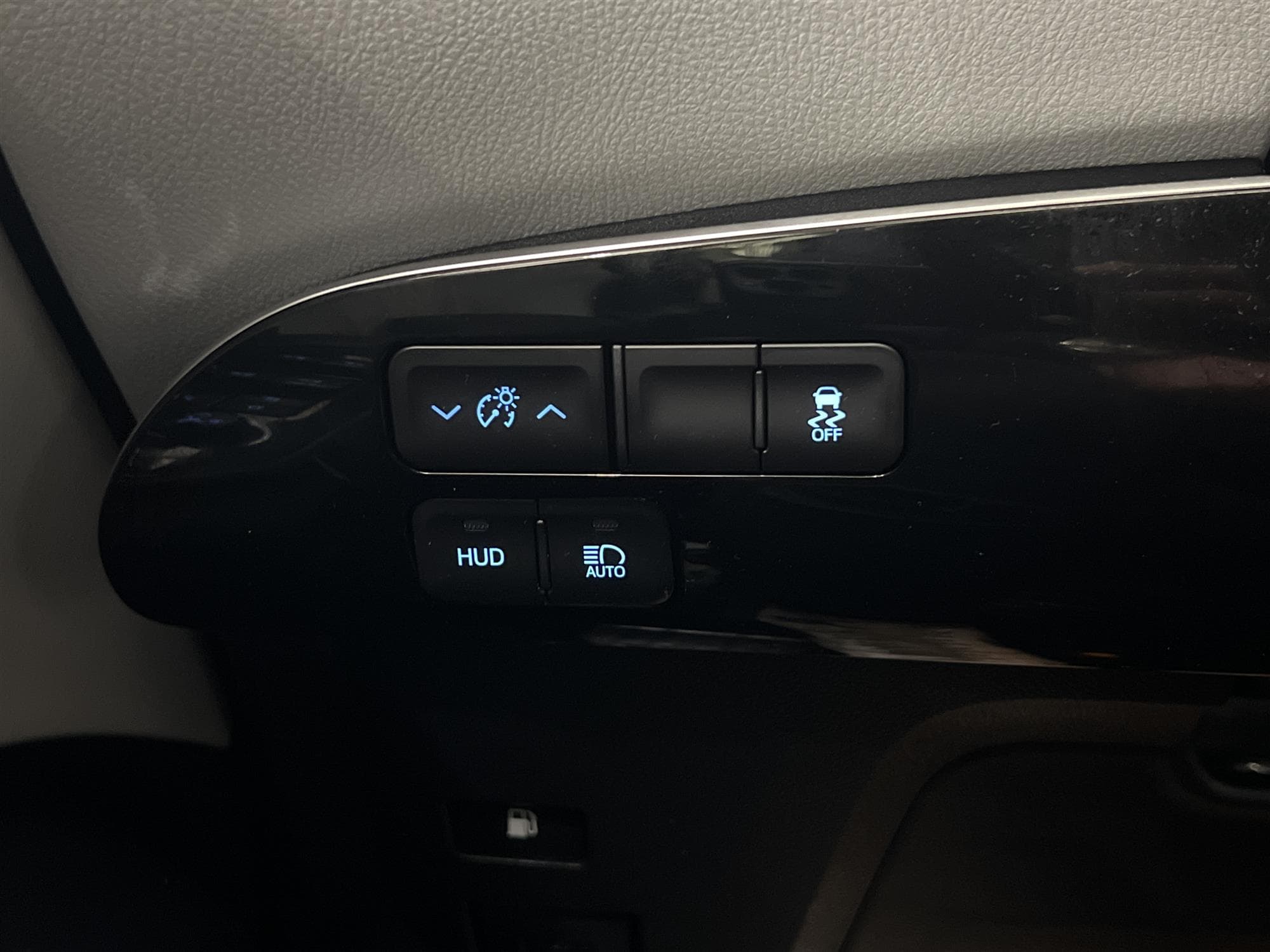 Toyota Prius Hybrid CVT 122hk HUD B-Kam Låg Skatt
