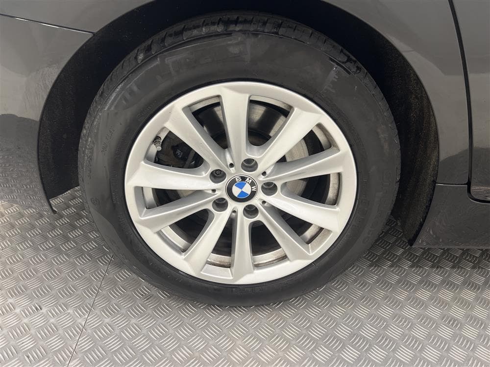 BMW 520d xDrive 190hk Skinn Rattvärme HiFi PDC Euro 6interiör