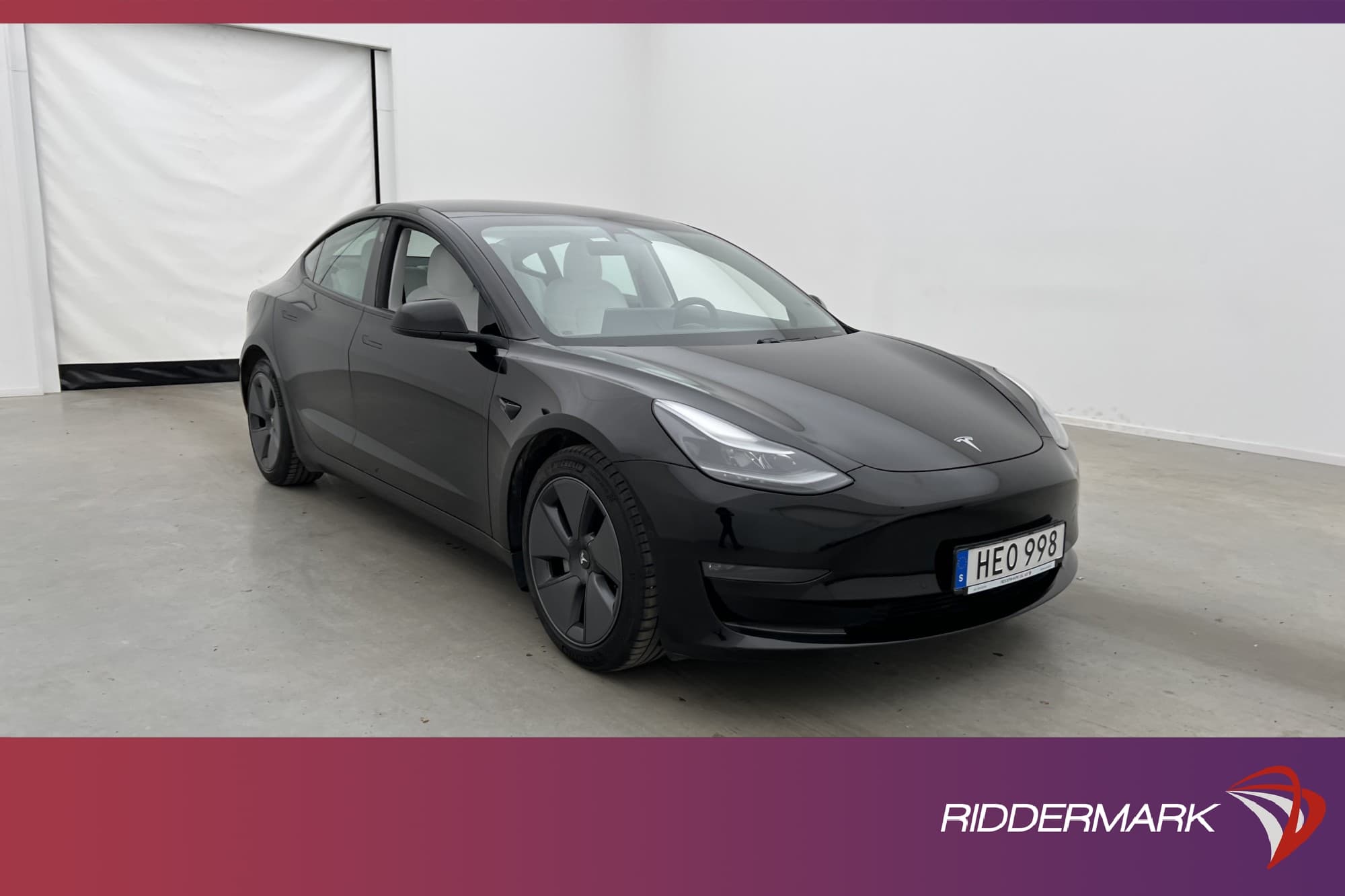 Tesla Model 3 Long Range AWD Svensksåld Ljus interiör Rattvä