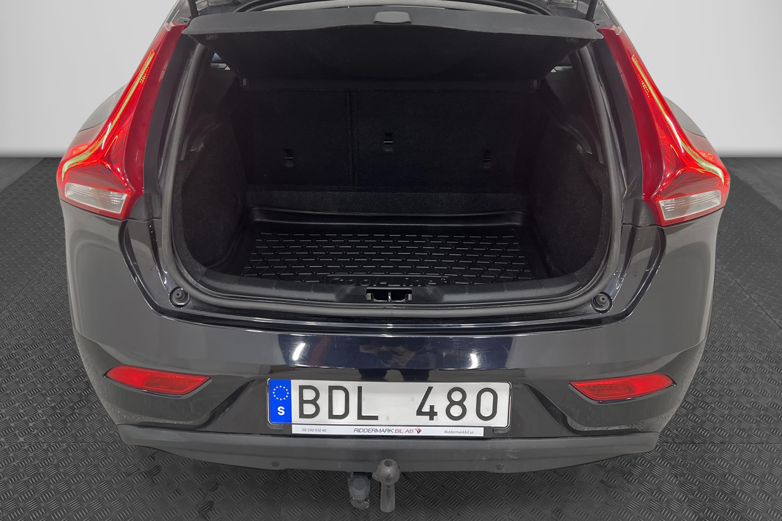 Volvo V40 D2 115hk Summum Drag D-Värm Skinn P-Pilot