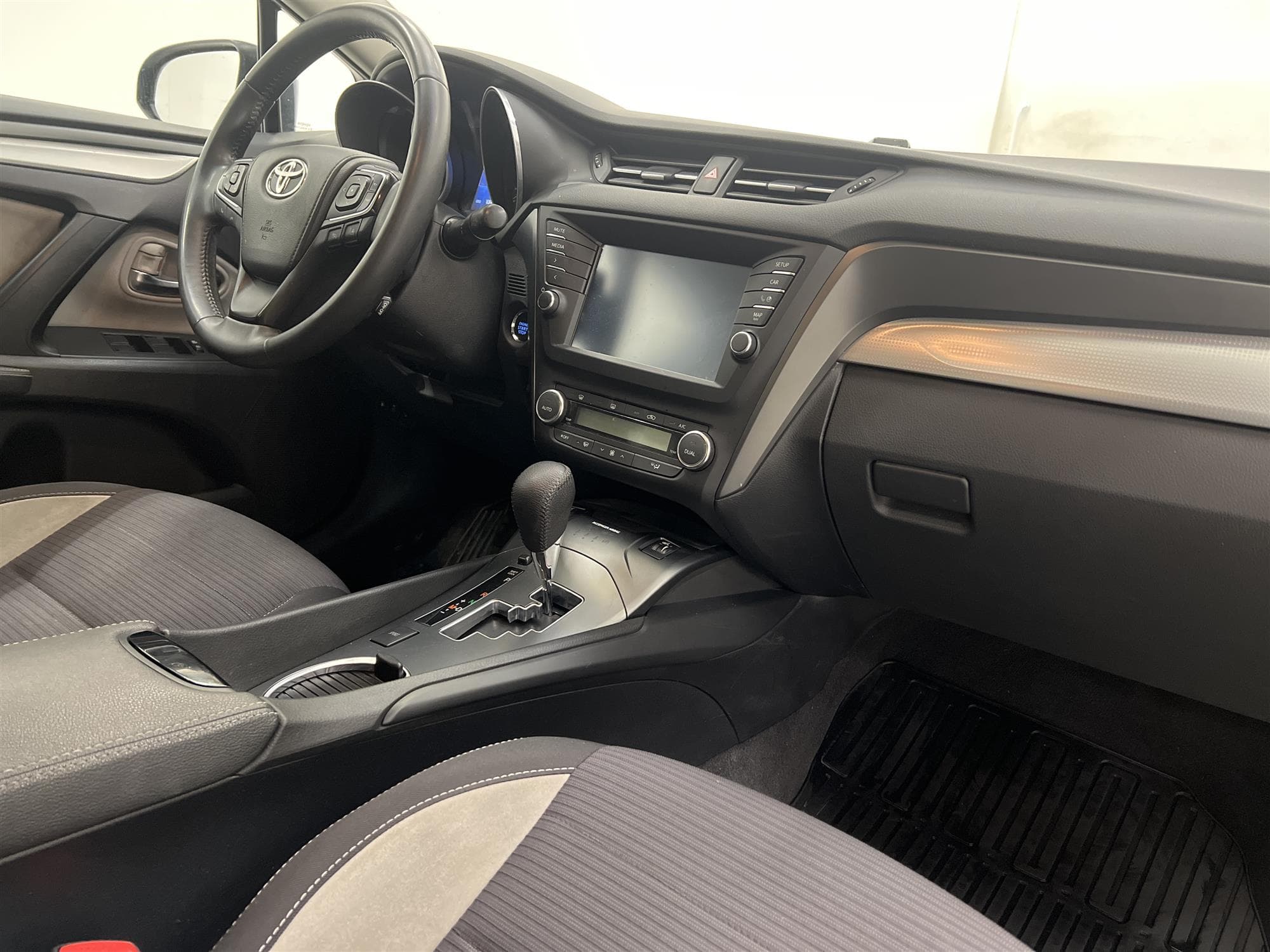 Toyota Avensis 1.8 Sedan 147hk B-Kam Låg Skatt 1 Brukare