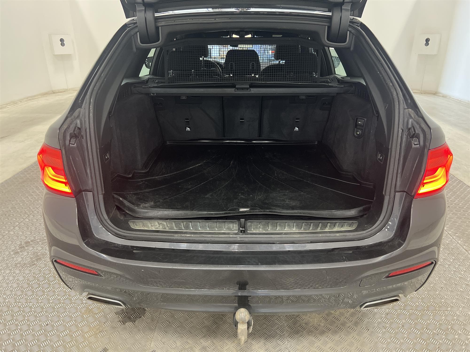 BMW 520d xDrive 190hk M Sport 1 Bruk MOMS Navi Drag D-Värm