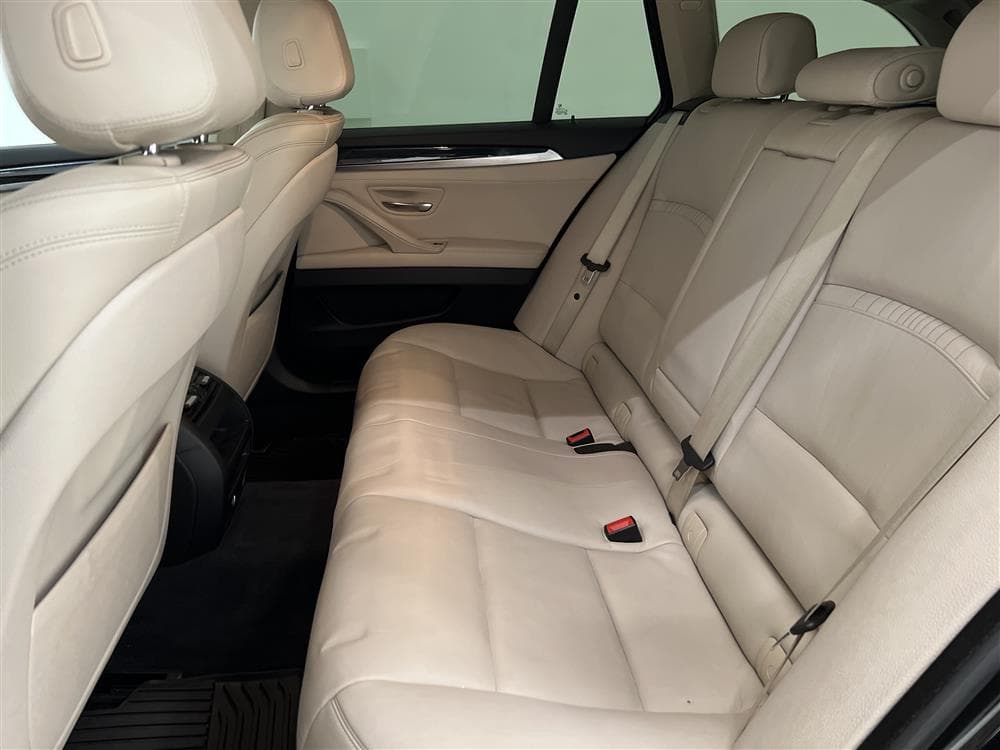 BMW 520d xDrive 184hk Luxury Line Navi Skinn Keylessinteriör
