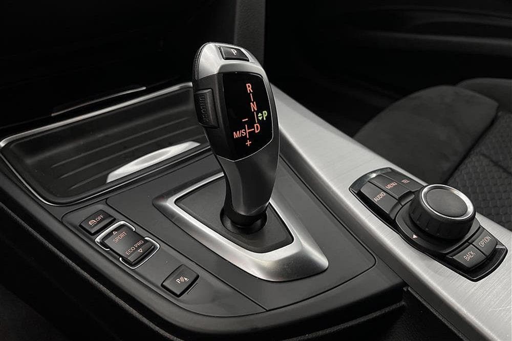 BMW 320d GT xDrive 184hk M Sport Alcantara Drag Keylessinteriör