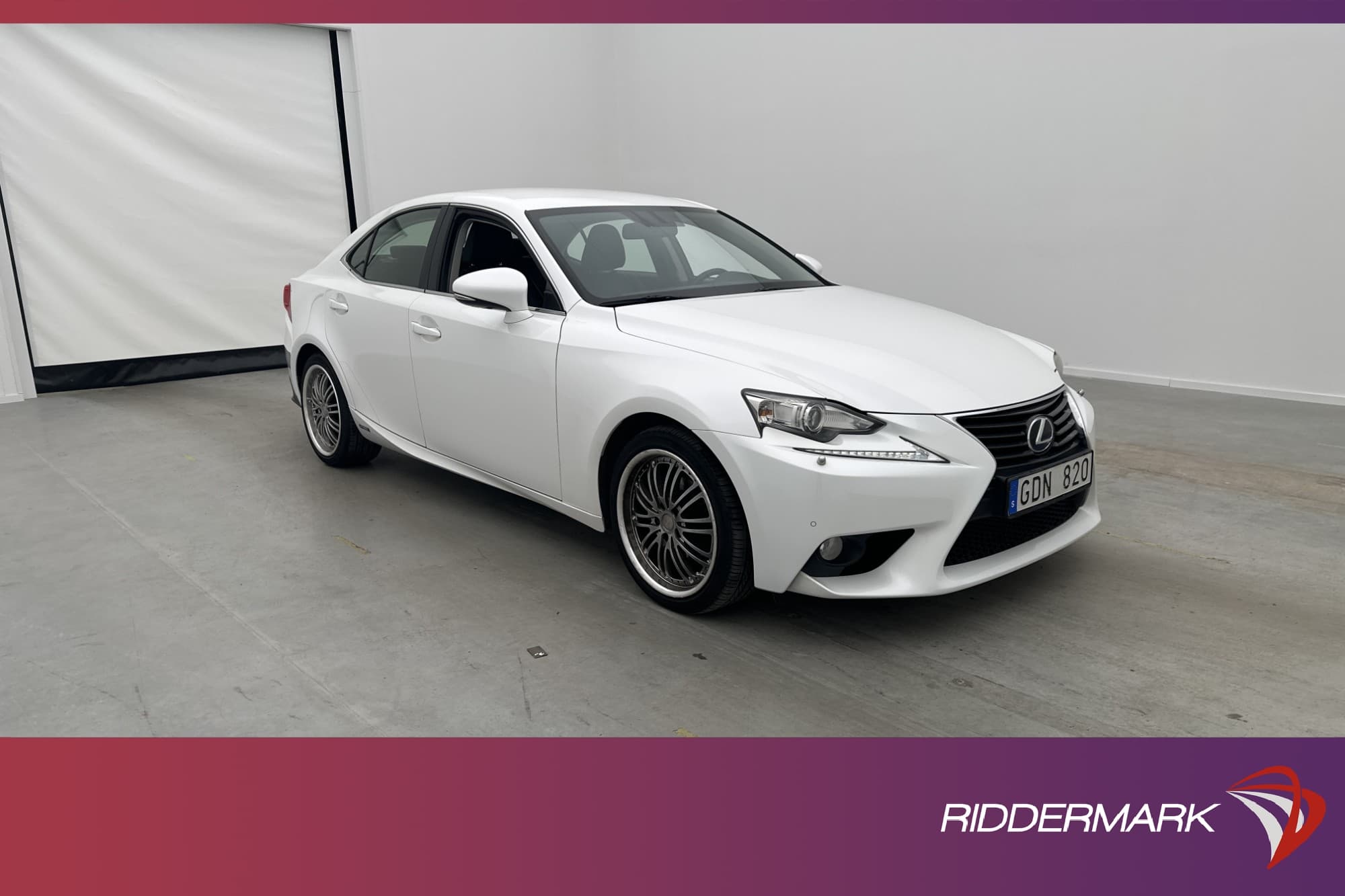 Lexus IS 300h 2.5 CVT 223hk